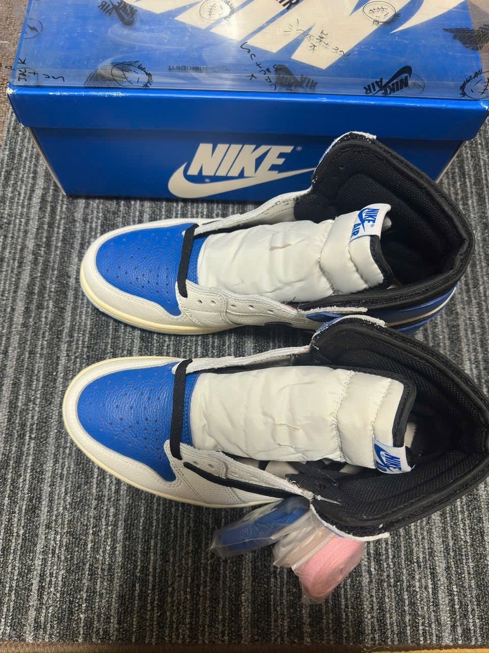 トラヴィススコット × フラグメントデザイン × ナイキ エアジョーダン1 レトロ ハイ OG SP "ミリタリー ブルー"