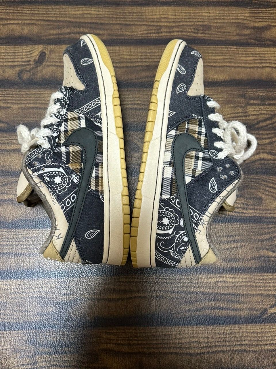 Travis Scott × Nike SB Dunk Low "Black/Parachute Beige"