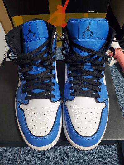 Nike Air Jordan 1 Mid SE "Signal Blue"