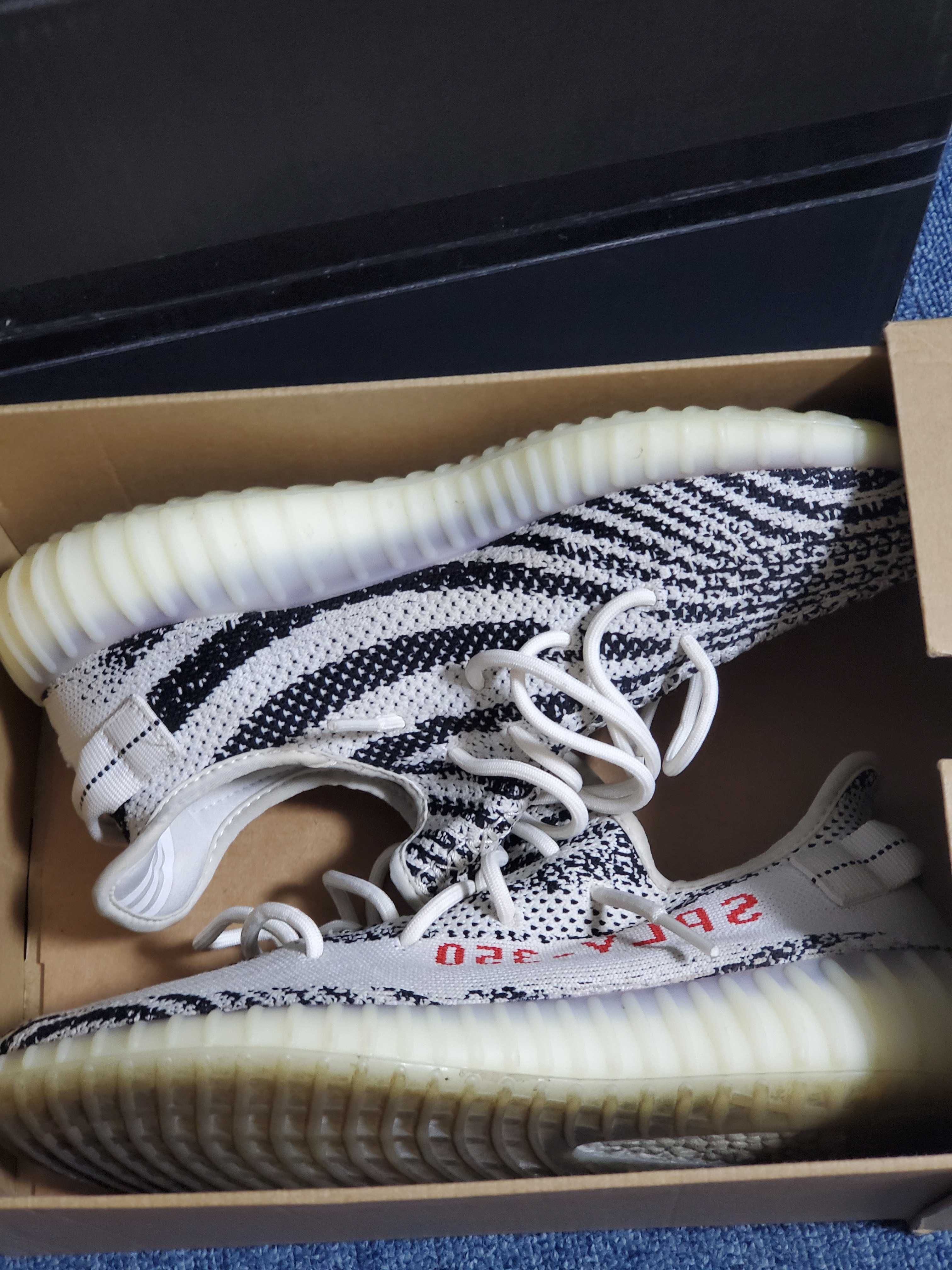 adidas YEEZY Boost 350 V2 "Zebra"