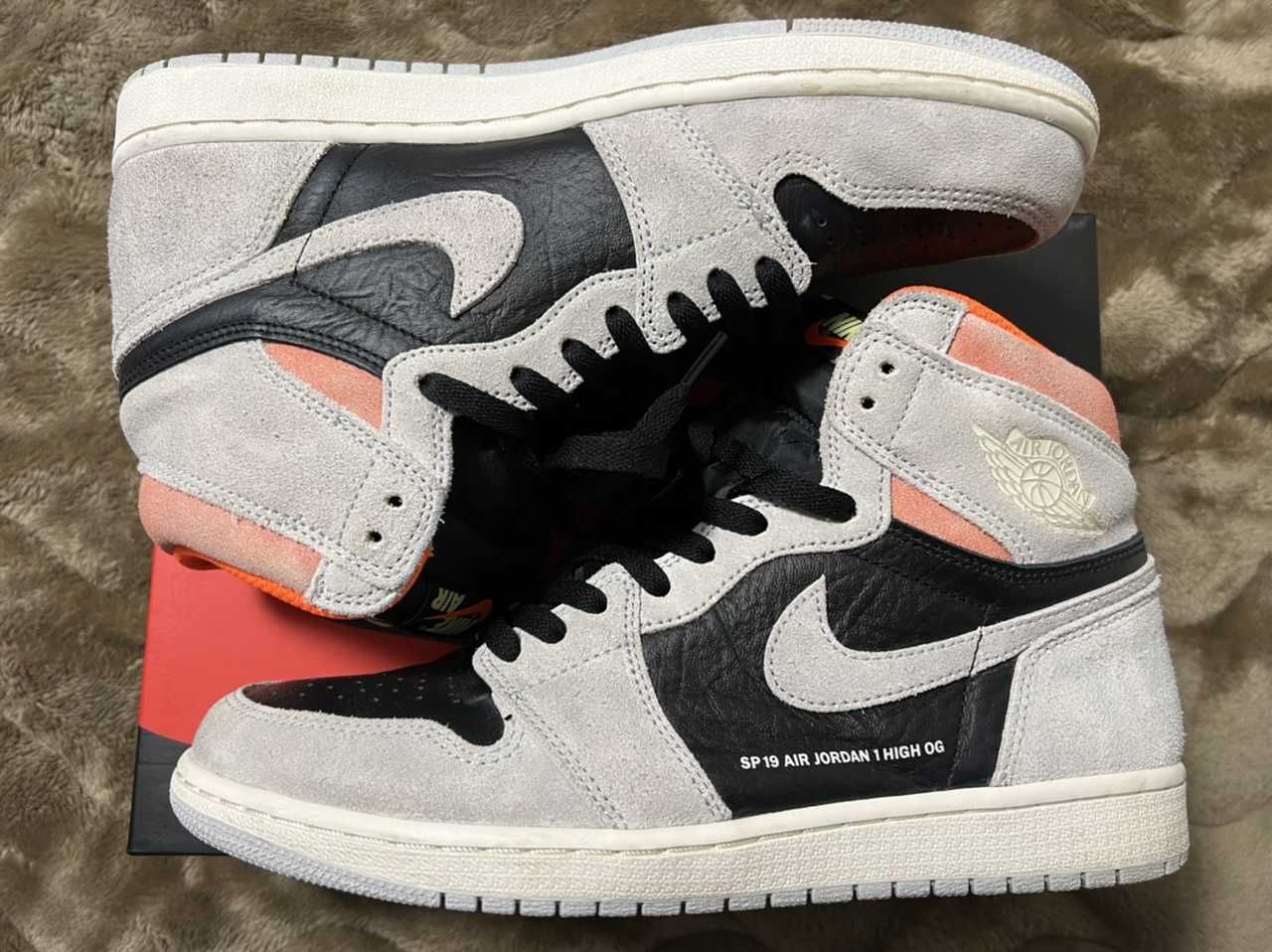 Nike Air Jordan 1 RETRO High OG "Hyper Crimson"