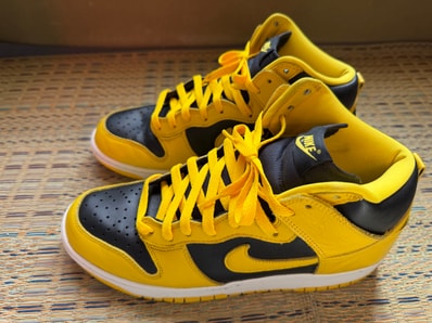 Nike Dunk High "Black/Varsity Maize"
