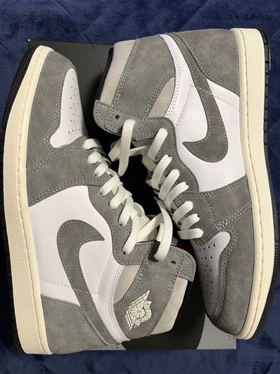Nike Air Jordan 1 Retro High OG "Black and Smoke Grey"