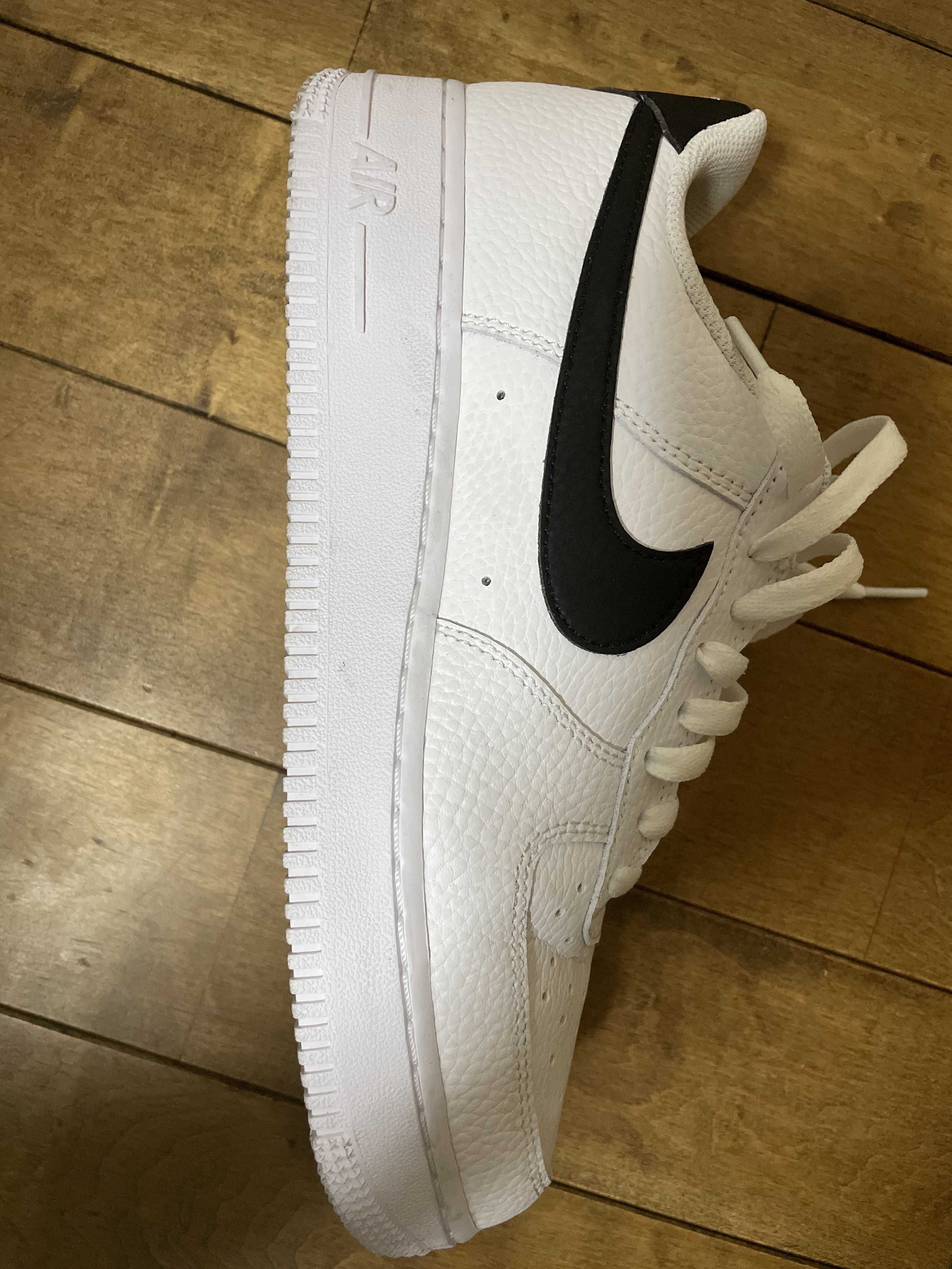 Nike Air Force 1 Low '07 "White Black Pebbled Leather"