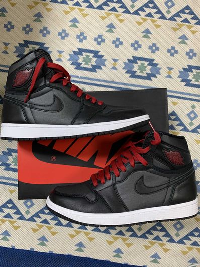 Nike Air Jordan 1 Retro High OG "Black/Metallic Silver/Gym Red"