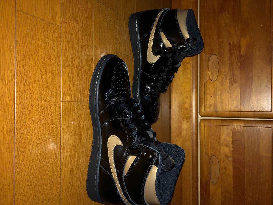 Nike Air Jordan 1 High OG "Black-Metalic Gold"