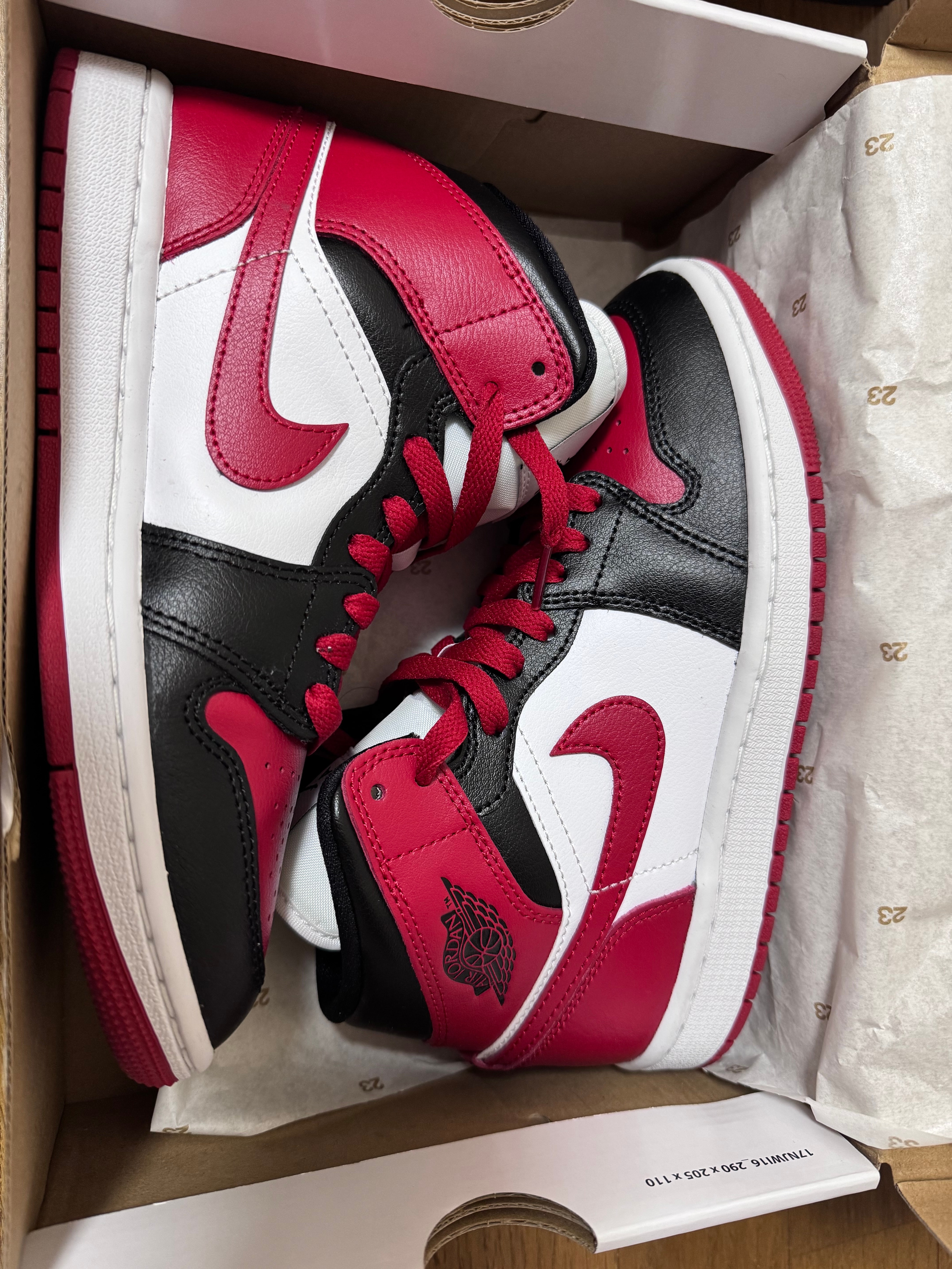 Nike Women's Air Jordan 1 Mid "Bred Toe"