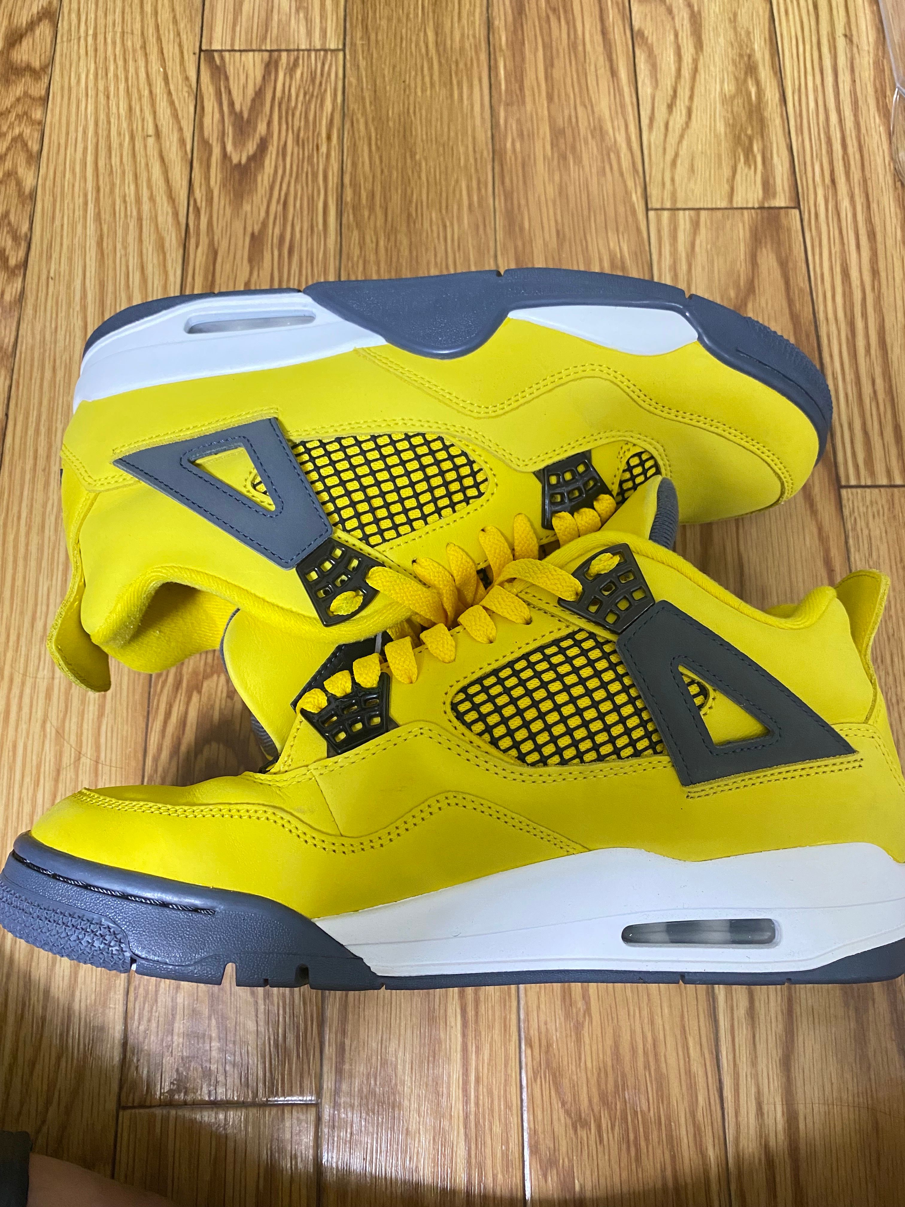 Nike Air Jordan 4 "Tour Yellow"