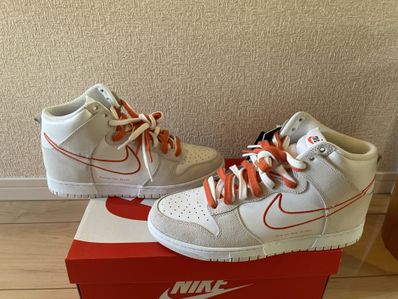 NIKE Women's DUNK HIGH SE FIRST USE "WHITE/ORANGE"