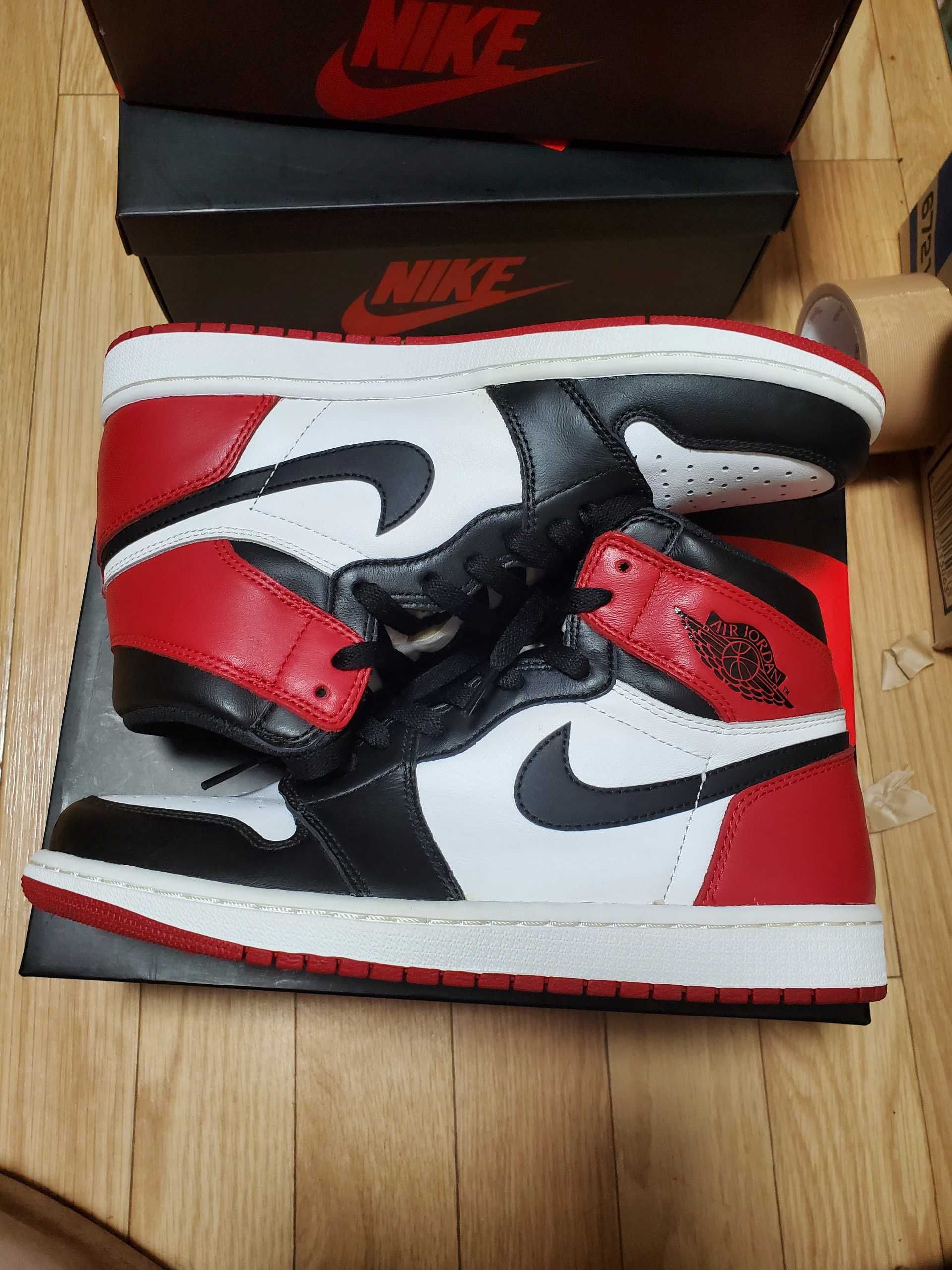 Nike Air Jordan 1 Retro High OG "Black Toe"(2016)