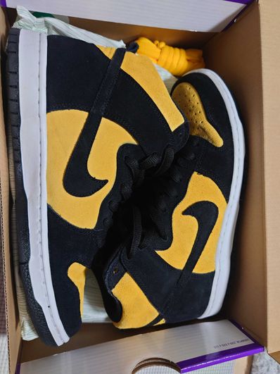 NIKE SB DUNK HIGH "MAIZE AND BLACK"
