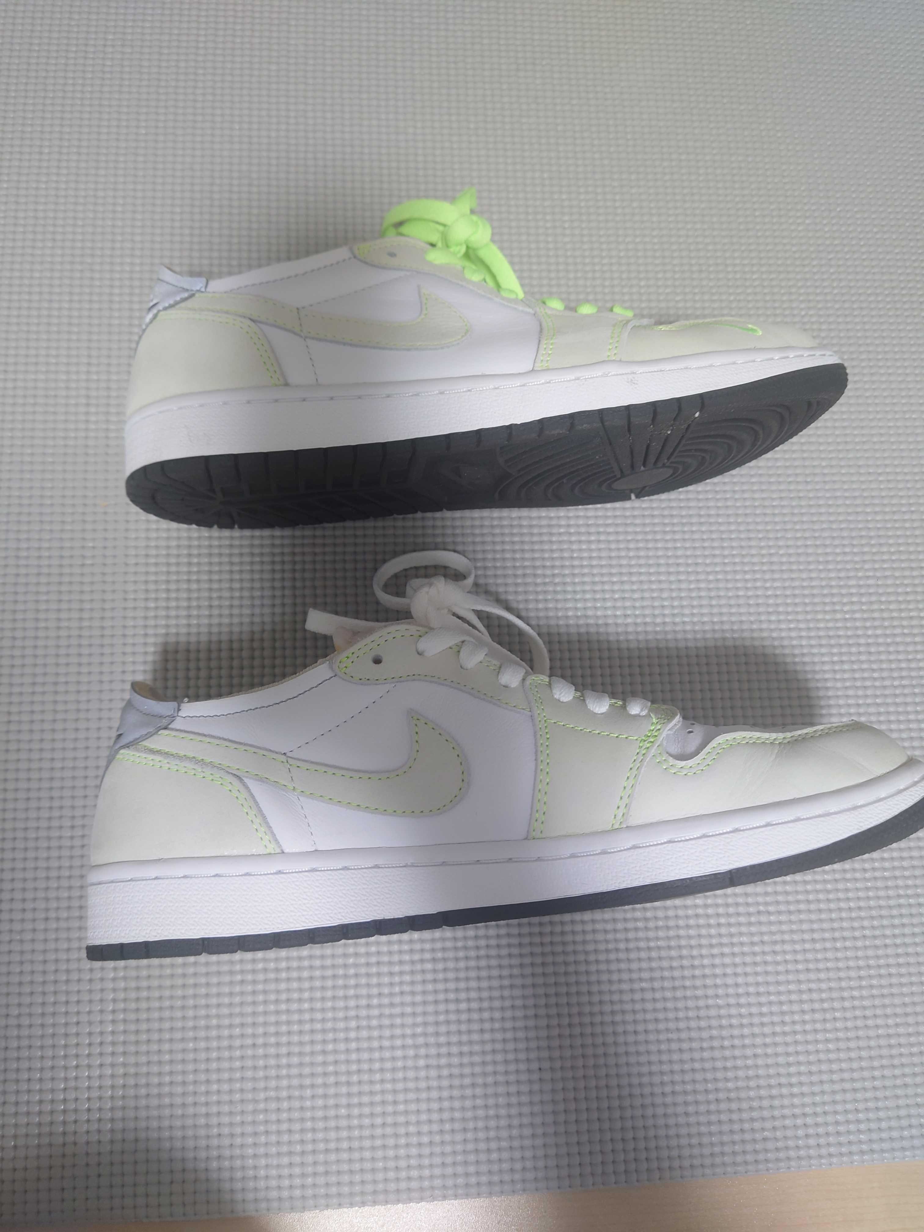 Nike Air Jordan 1 Low OG "Ghost Green"