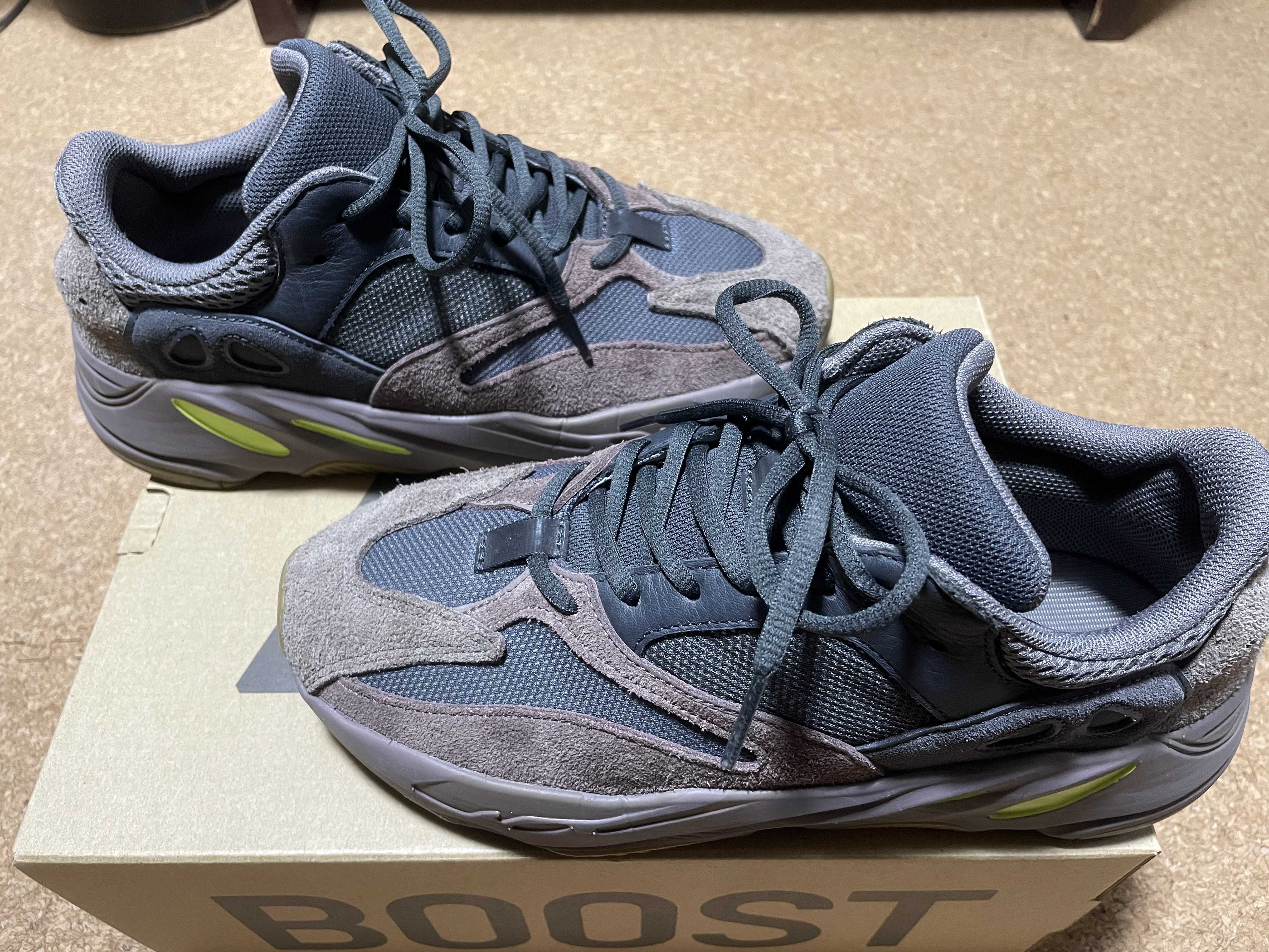 YEEZY BOOST 700 WAVE RUNNER DARK GREY