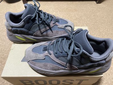 YEEZY BOOST 700 WAVE RUNNER DARK GREY