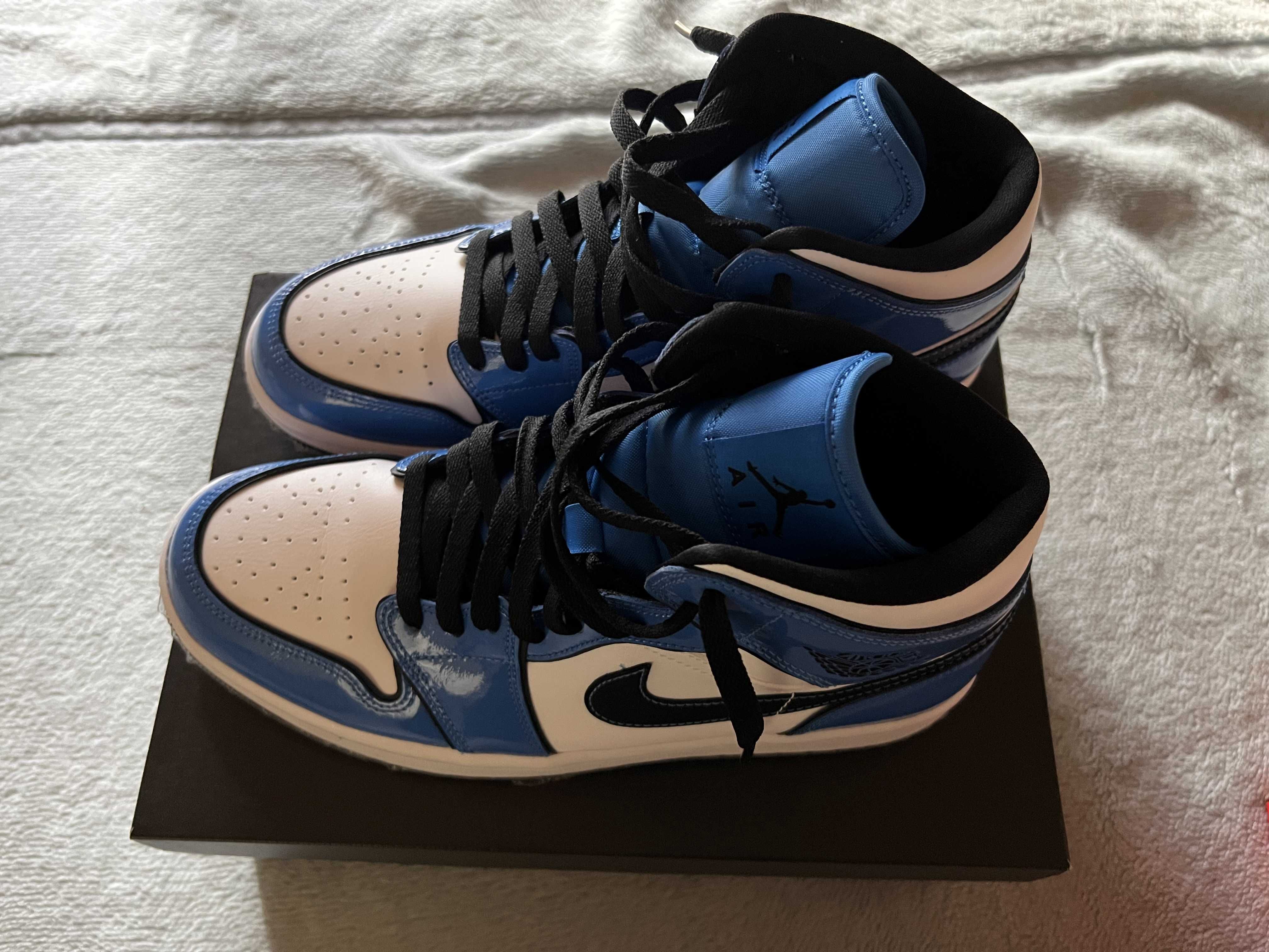 Nike Air Jordan 1 Mid SE "Signal Blue"