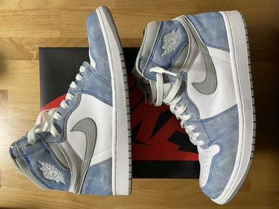 Nike Air Jordan 1 High OG "Hyper Royal"