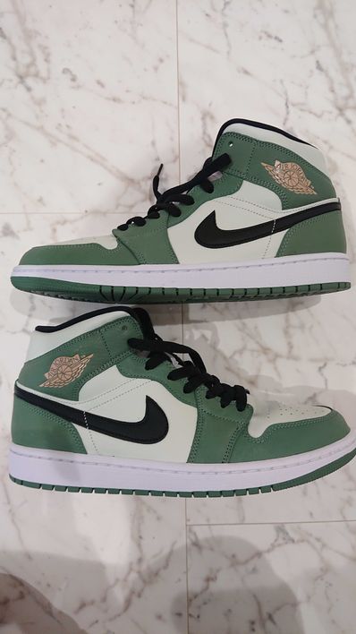 NIKE Women's AIR JORDAN 1 MID SE "DUTCH GREEN"