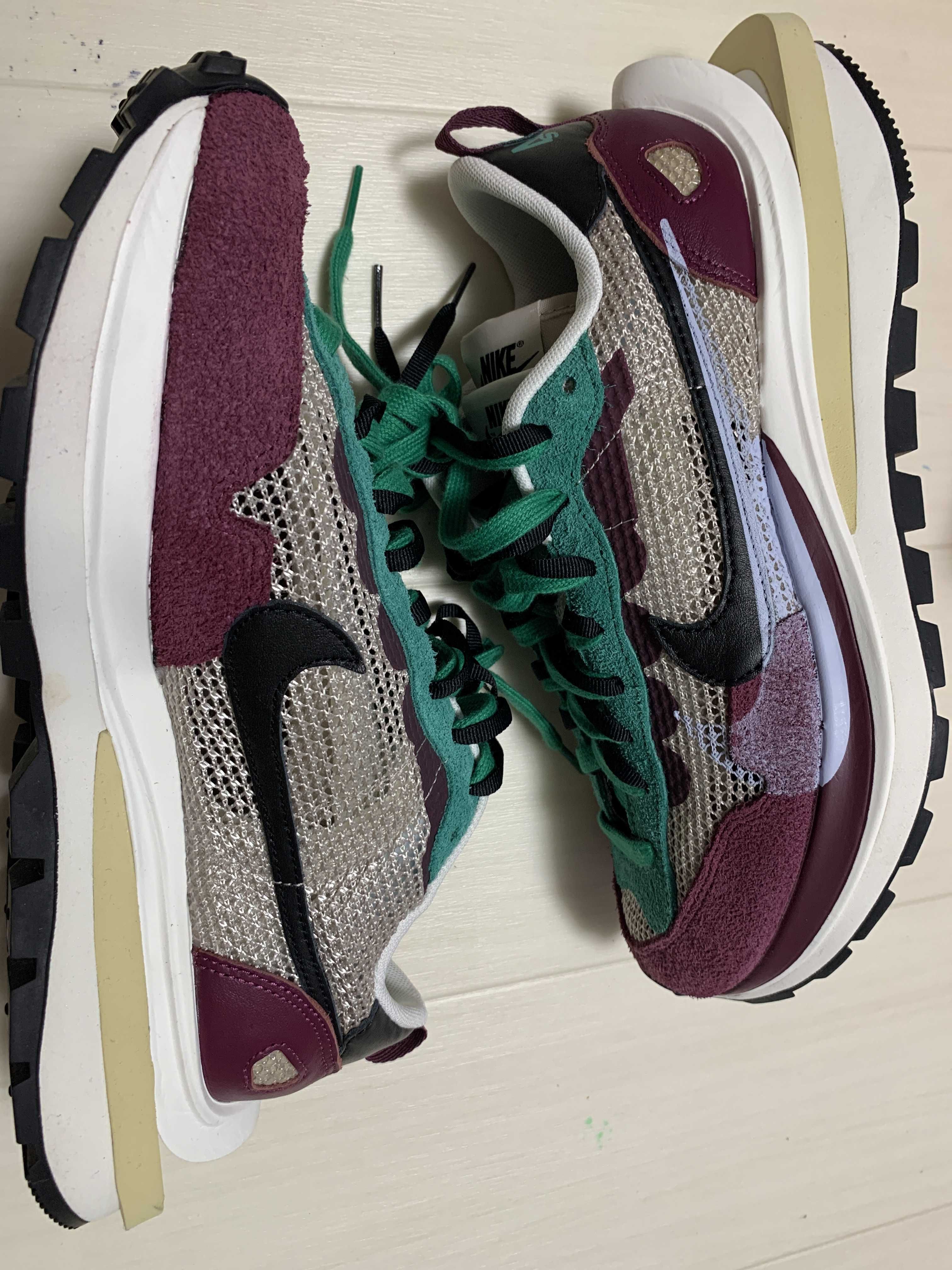 sacai × Nike Vapor Waffle "String/Red/Green"