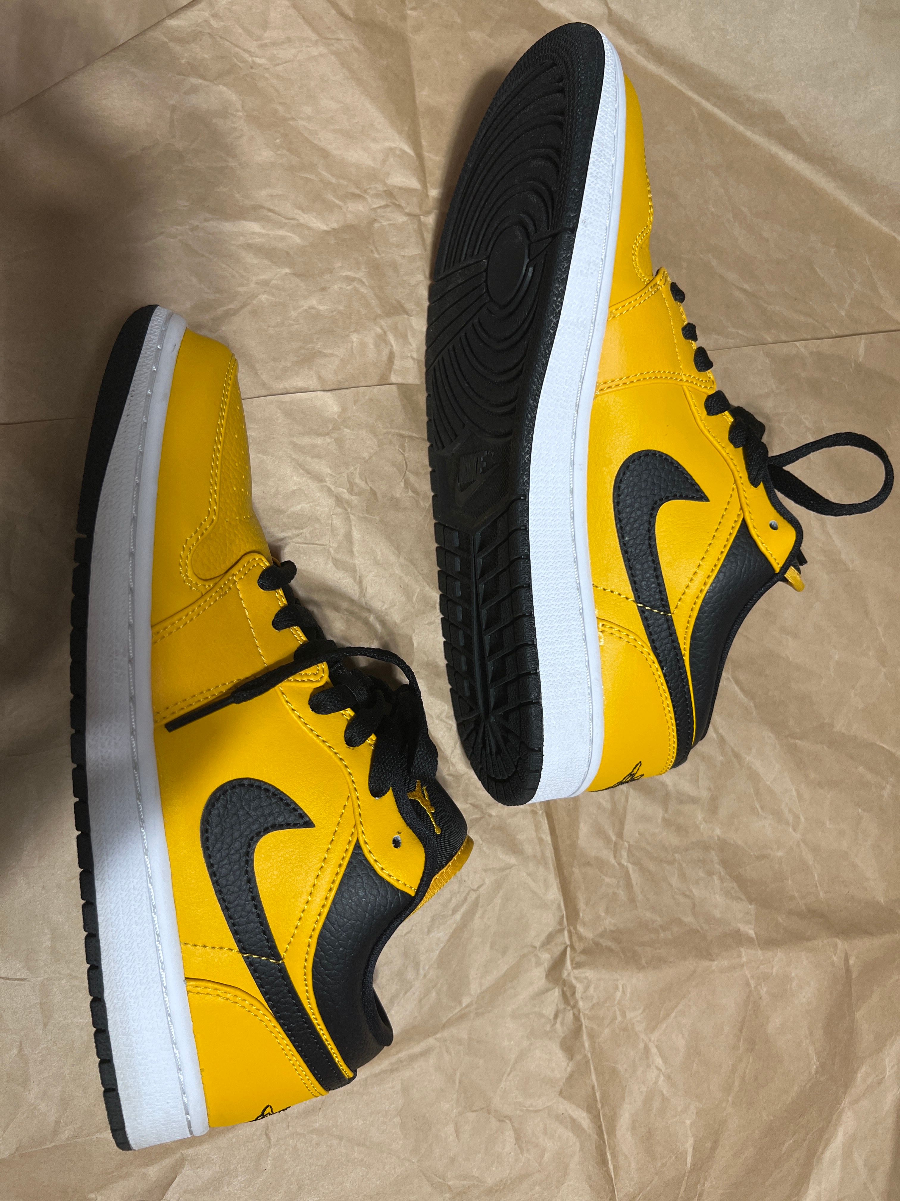 NIKE AIR JORDAN 1 LOW "UNIVERSITY GOLD"