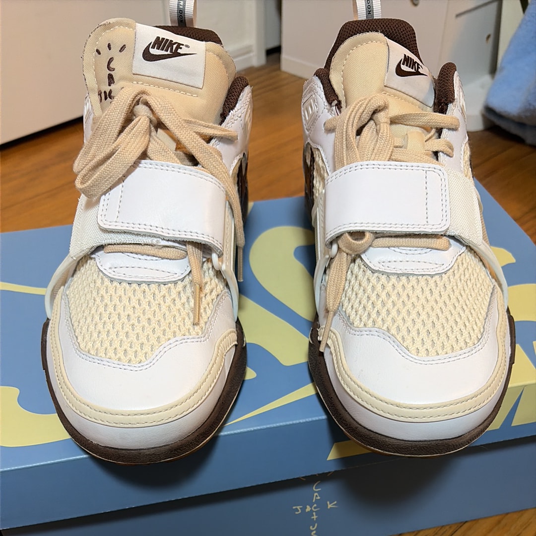 Travis Scott × Nike Zoom Field Jaxx "White and Light Chocolate"