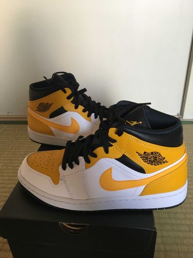 Nike Air Jordan 1 Mid "University Gold"