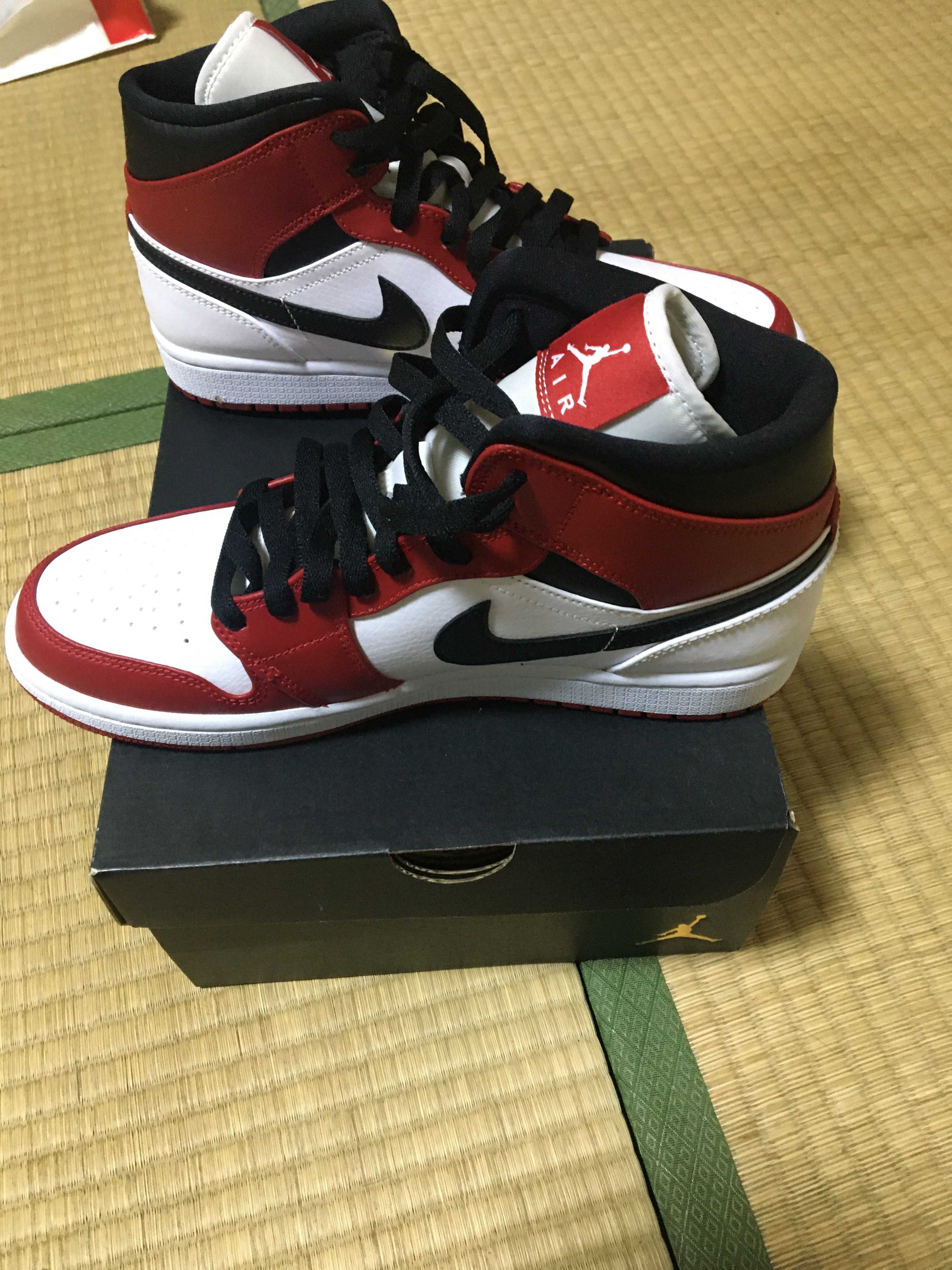 Nike Air Jordan 1 Mid "Chicago"