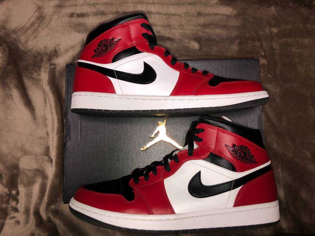 Nike Air Jordan 1 Mid "Chicago Black Toe"