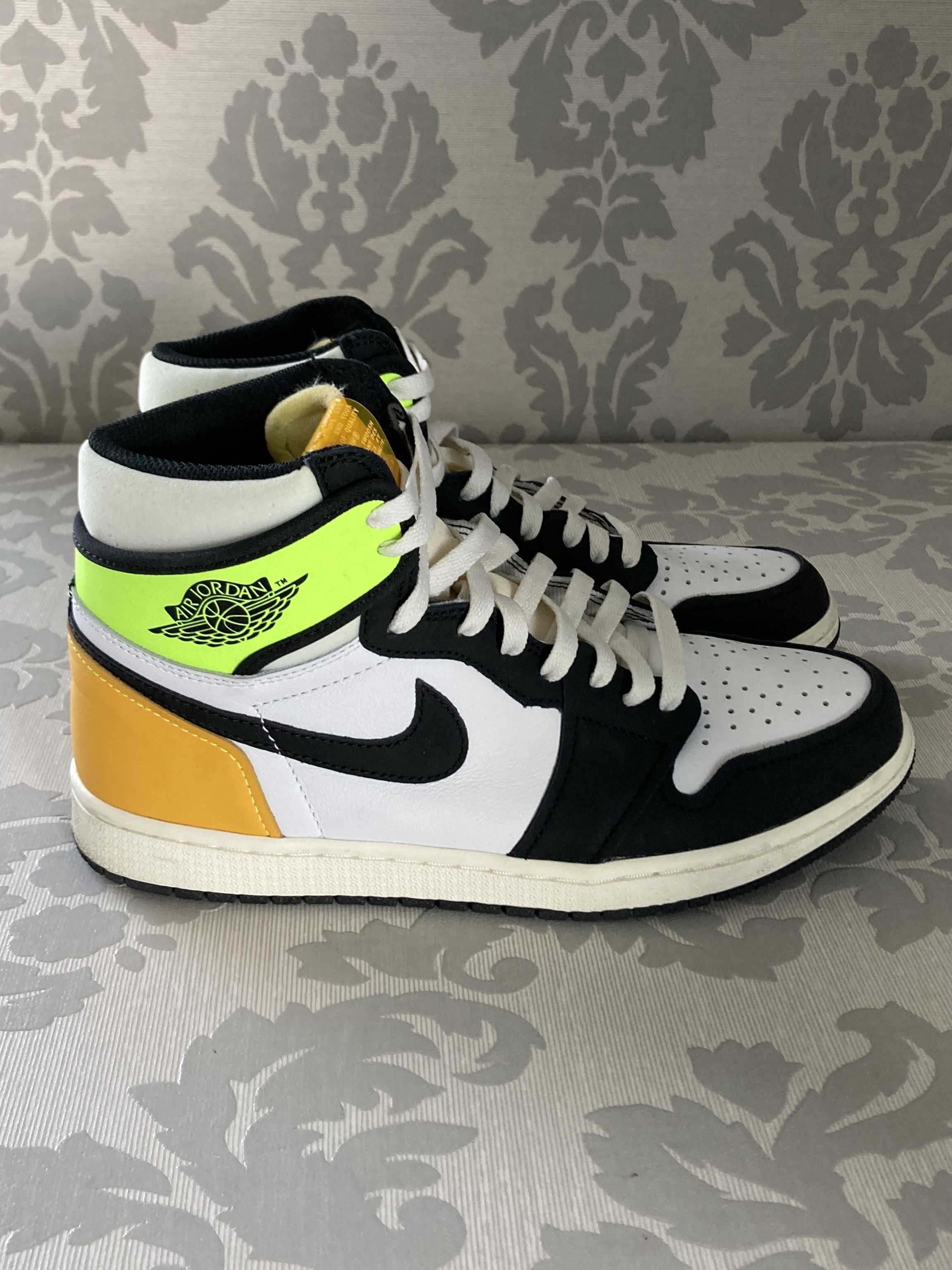 Nike Air Jordan 1 High OG "Volt Gold"