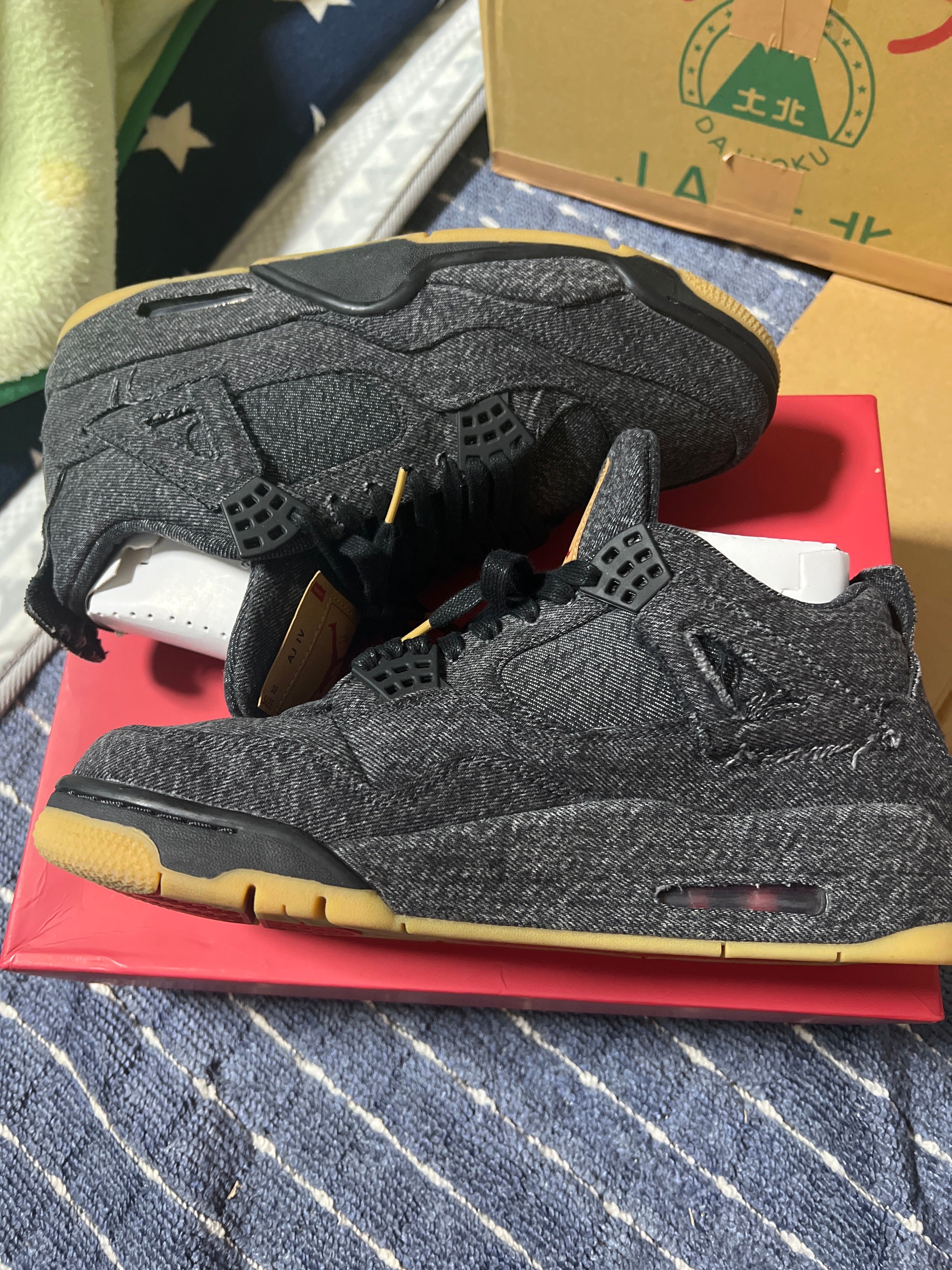 Nike × Levi's Air Jordan 4 "Black Denim" (Tag: LEVIS®)