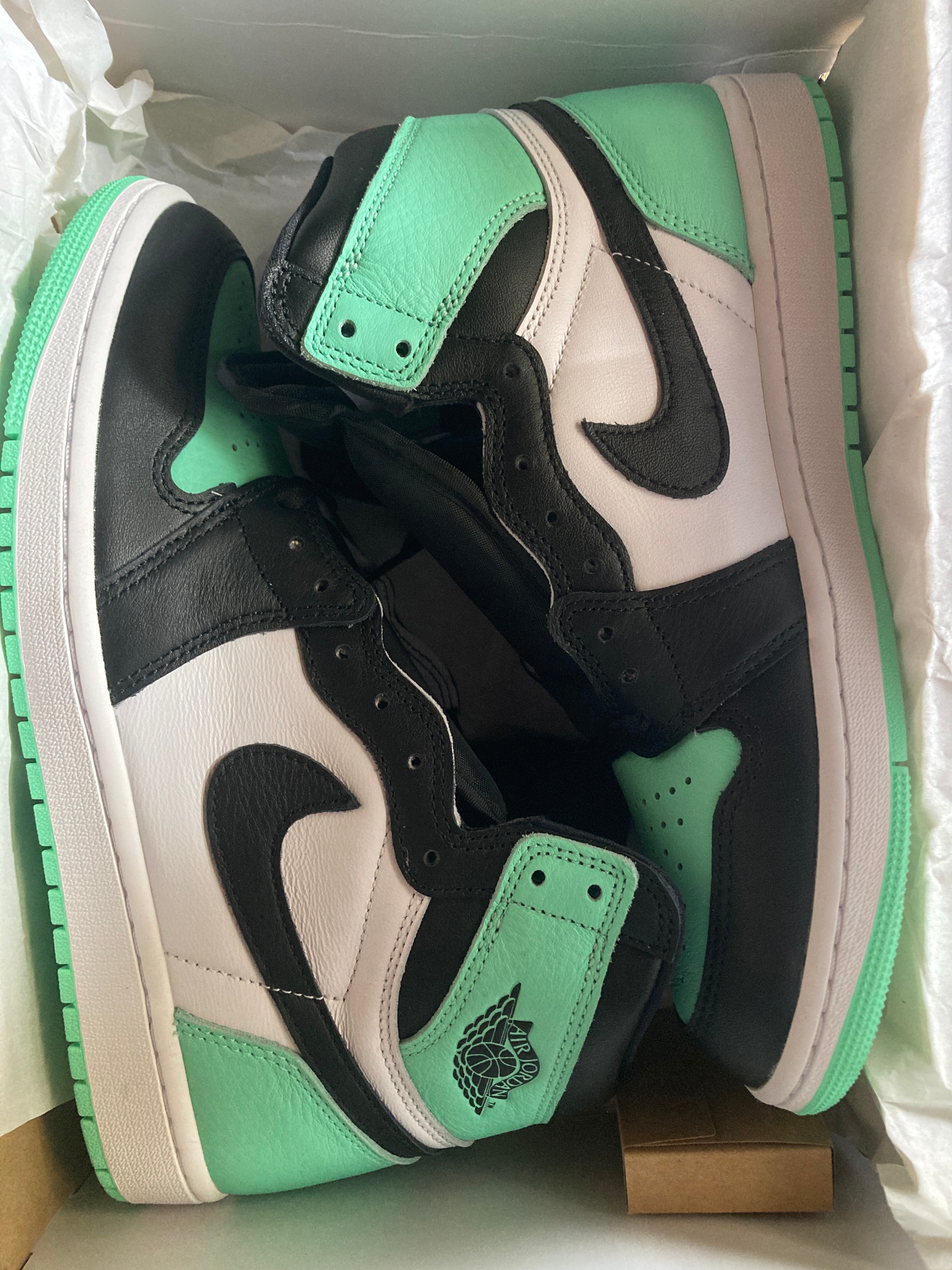 Nike Air Jordan 1 High OG "Green Glow"