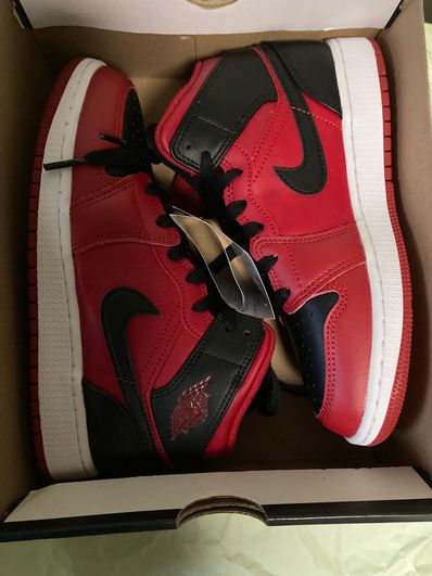 Nike GS Air Jordan 1 Mid "Reverse Bred"