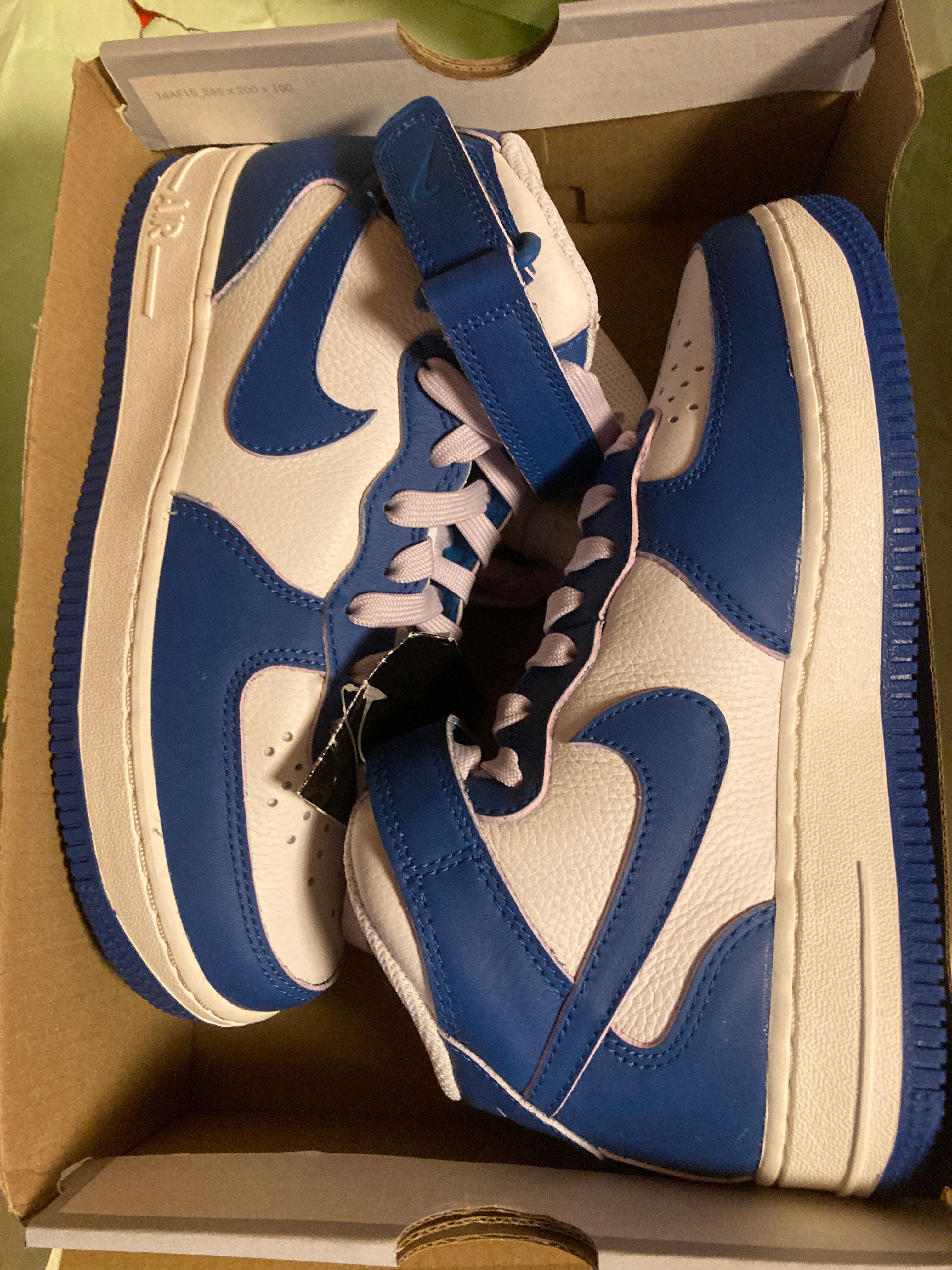 Nike Women's Air Force 1 Mid "Kentucky"