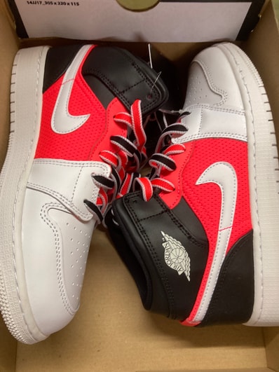 Nike GS Air Jordan 1 Mid SE "Black/Infrared 23/White"