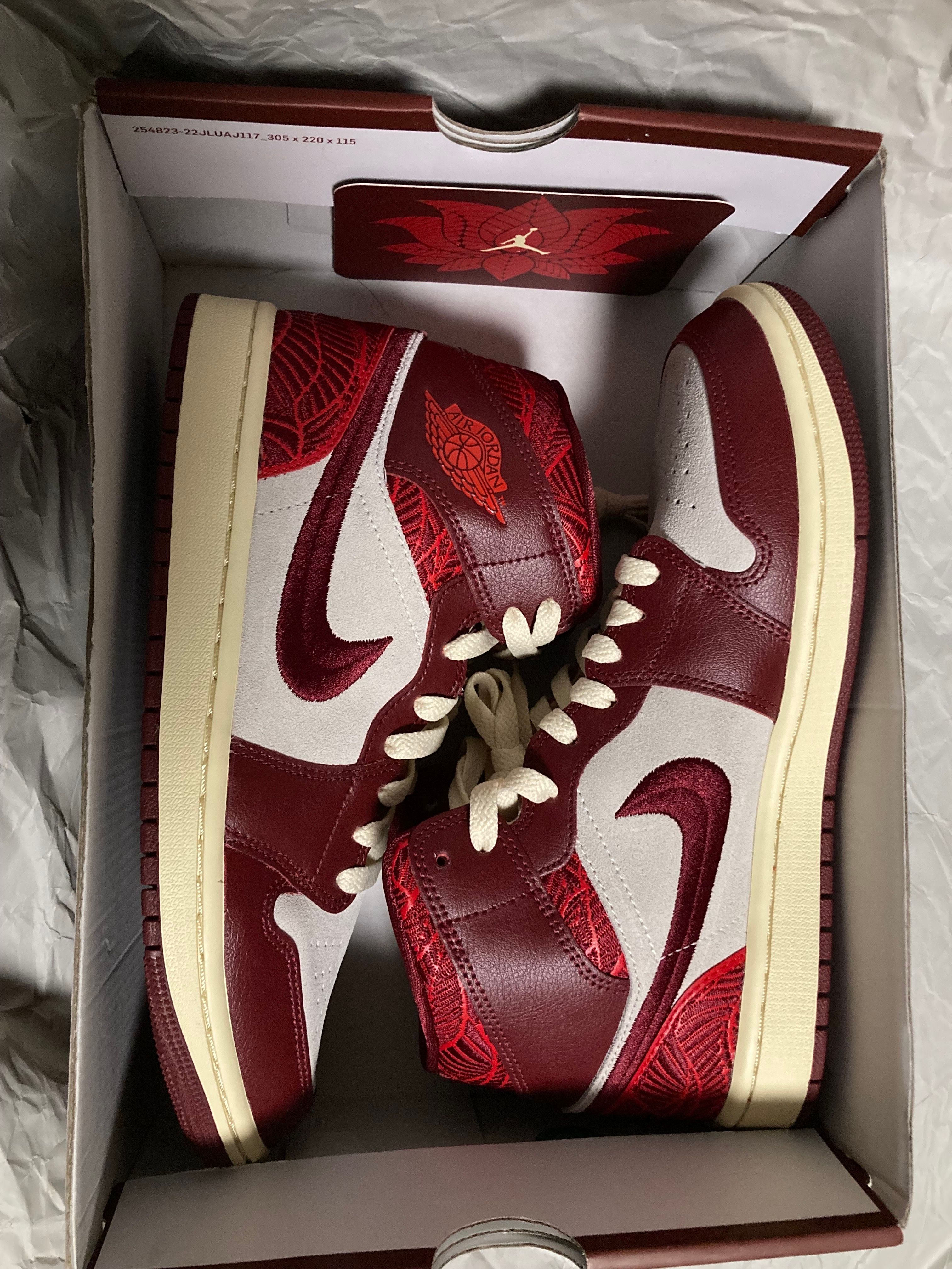 Nike Women's Air Jordan 1 Mid SE "Tiki Leaf"