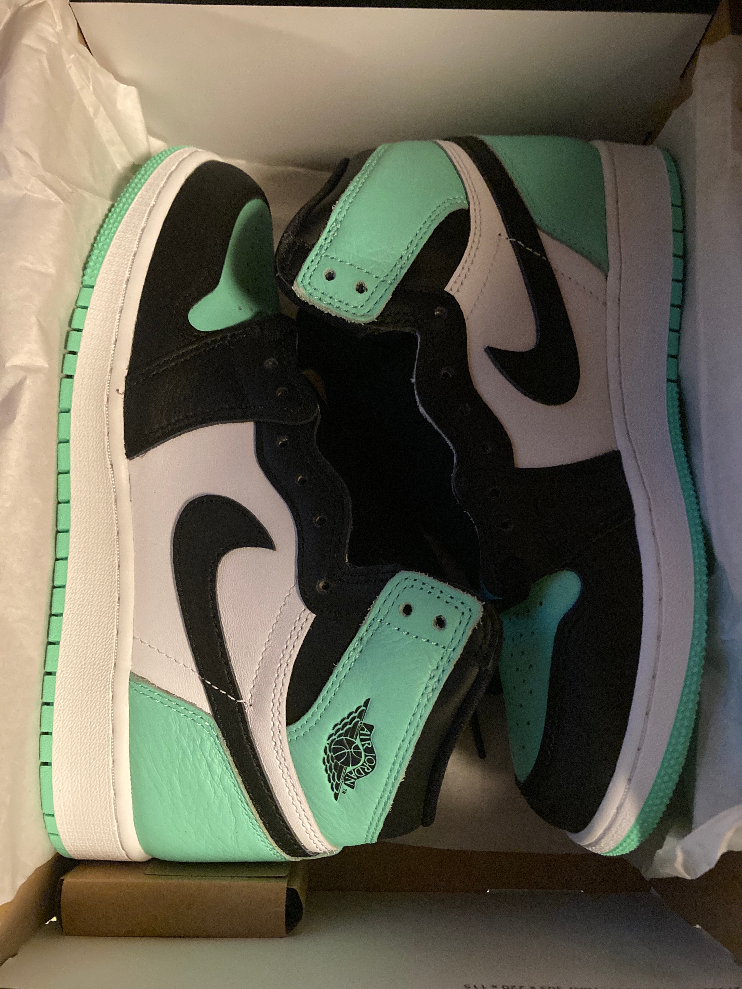 Nike GS Air Jordan 1 High OG "Green Glow"