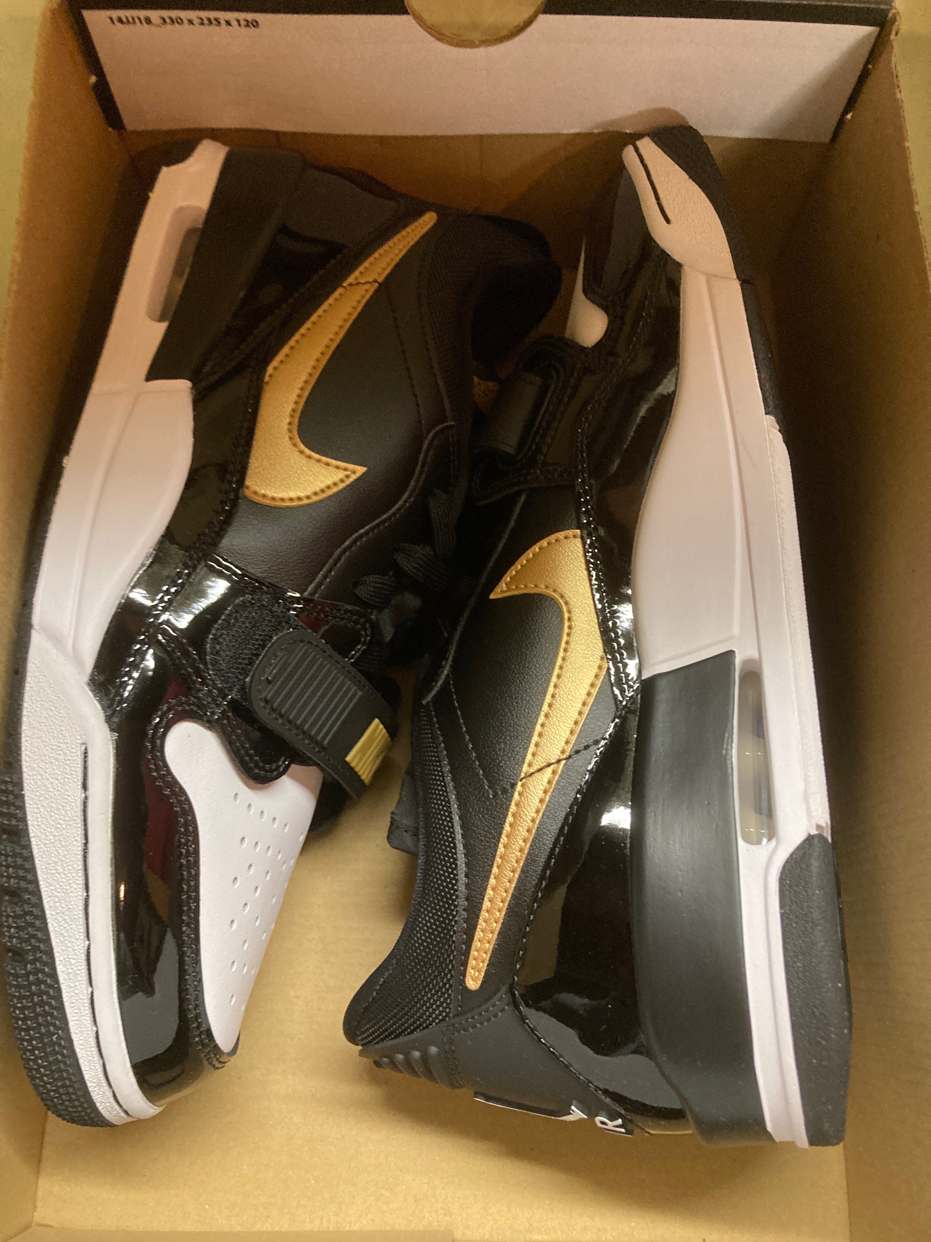 Nike Air Jordan Legacy 312 Low "Black/MTLC Gold/White"