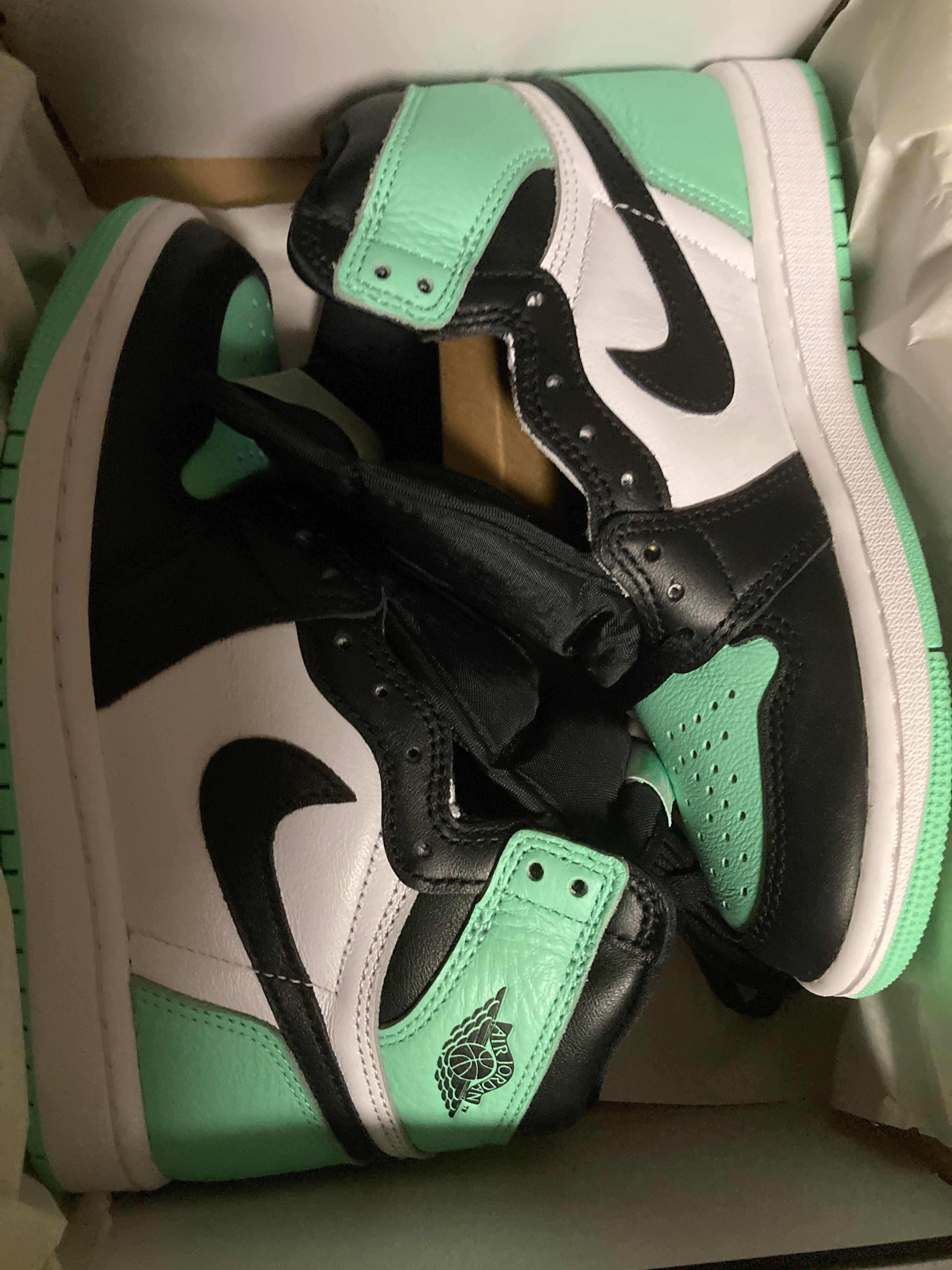 Nike Air Jordan 1 High OG "Green Glow"