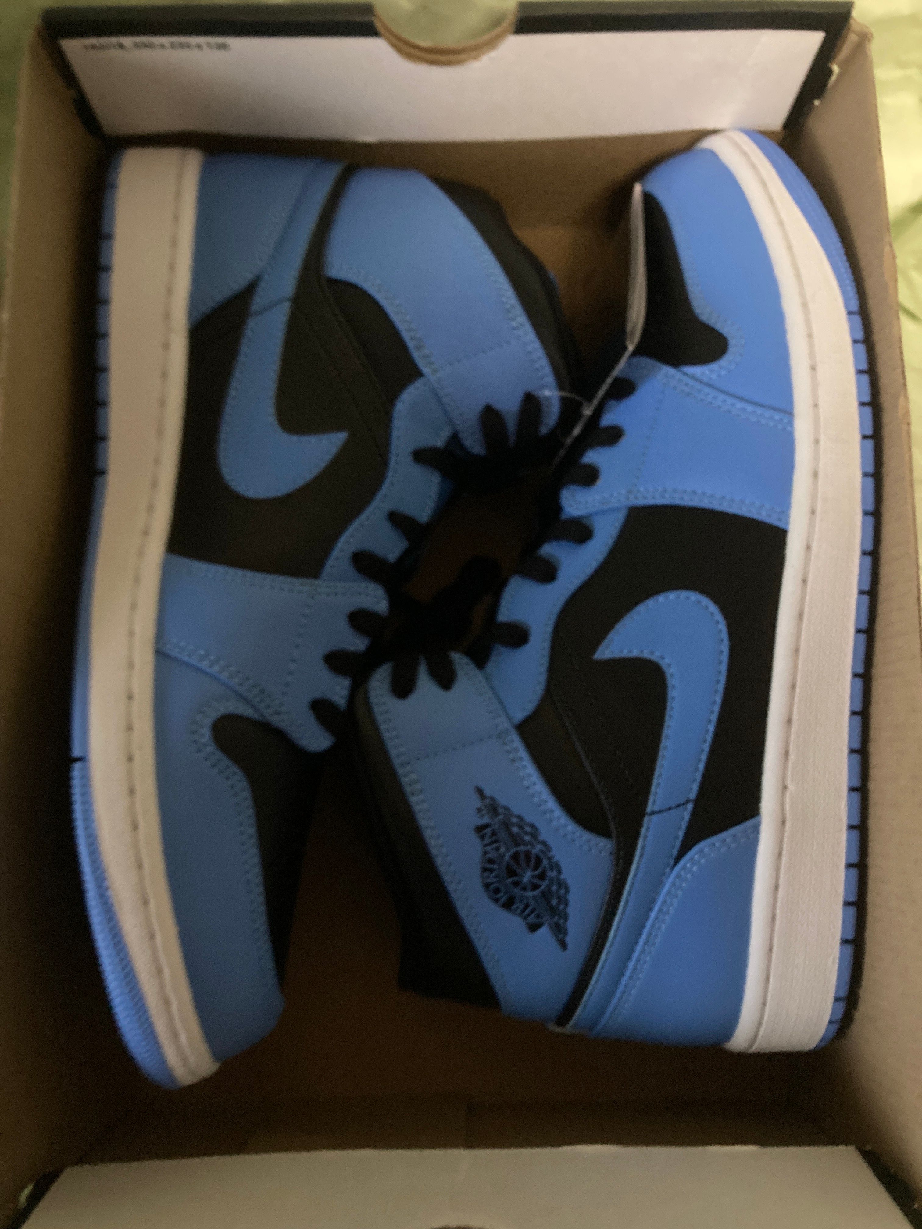 Nike Air Jordan 1 Mid "University Blue"