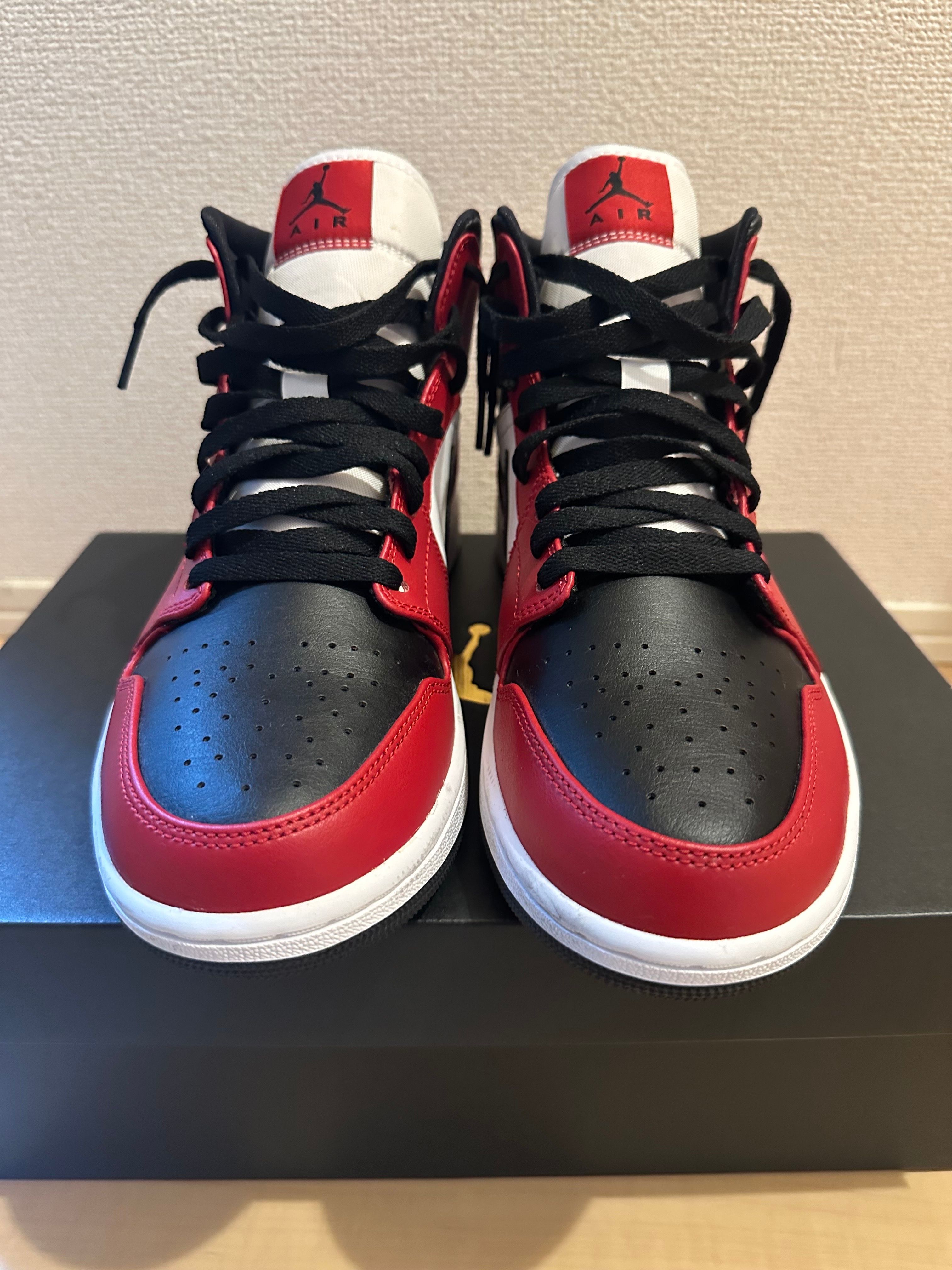 Nike Air Jordan 1 Mid "Chicago Black Toe"