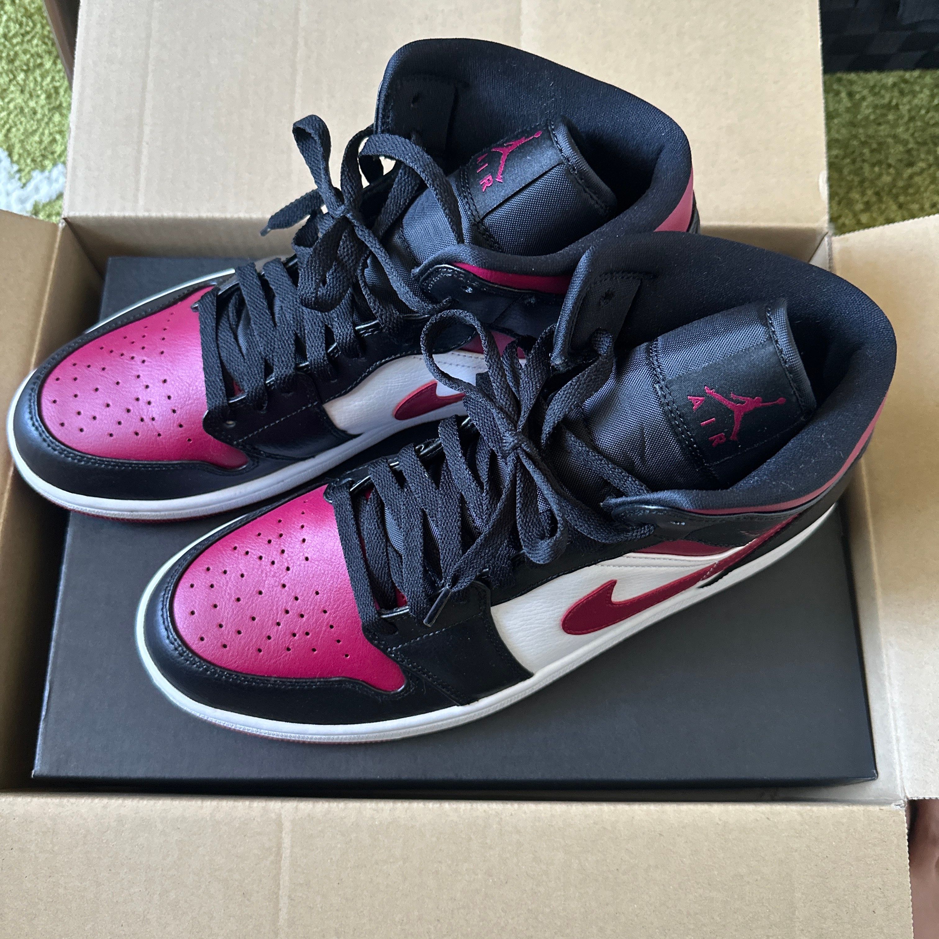 NIKE AIR JORDAN 1 MID "BLACK/RED/WHITE"