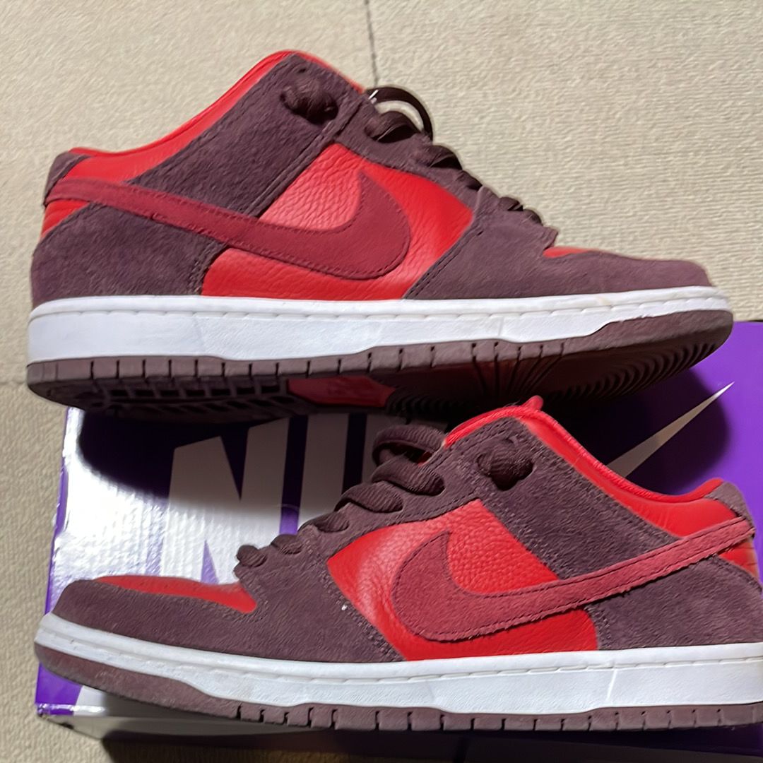 Nike SB Dunk Low "Cherry"