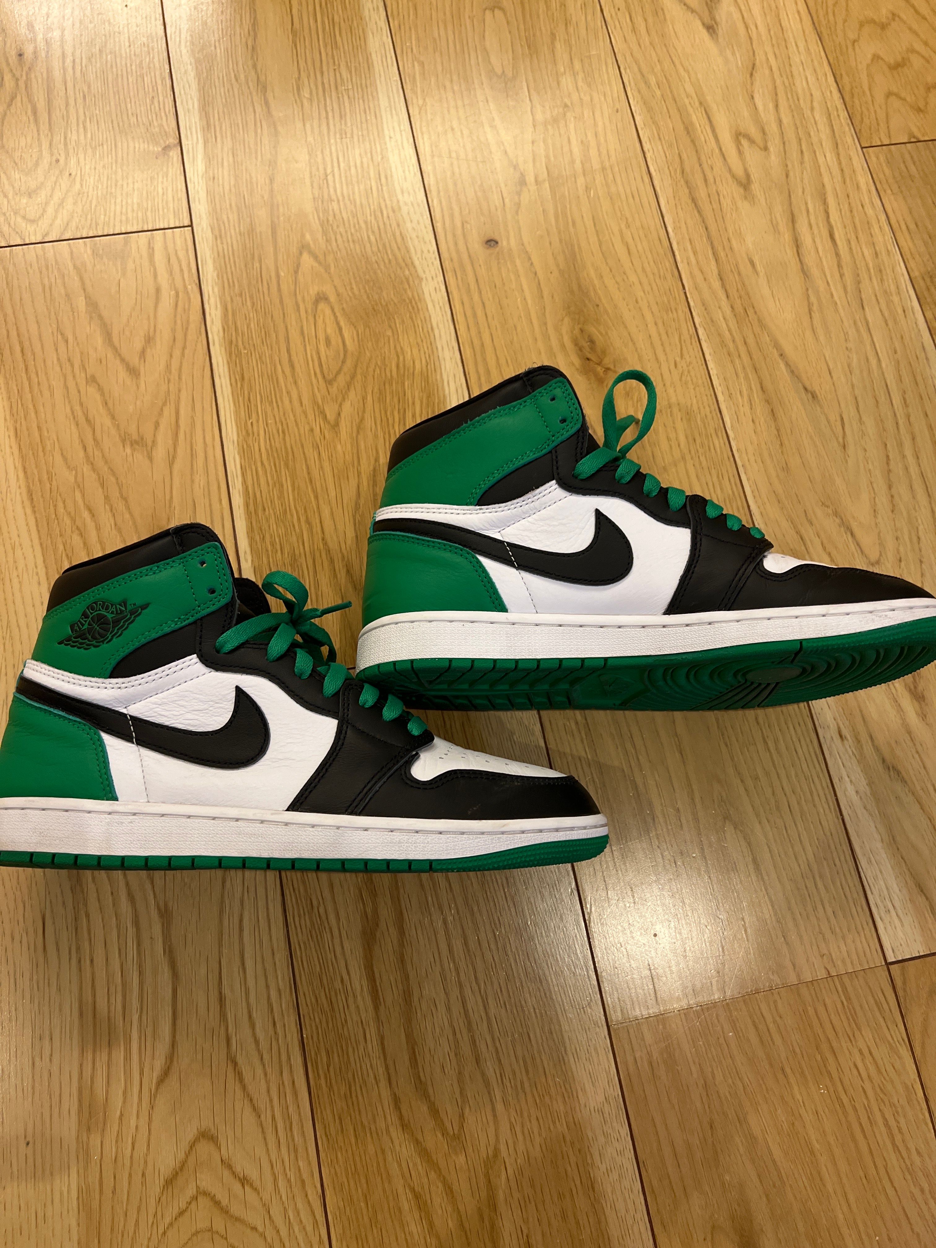 Nike Air Jordan 1 Retro High OG "Celtics/Black and Lucky Green" (2023)