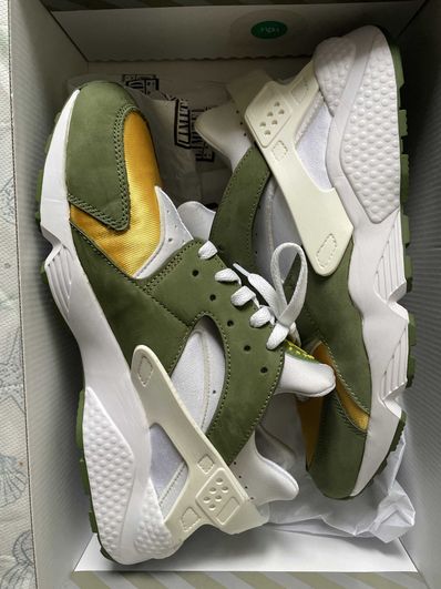 Stussy × Nike Air Huarache "Dark Olive"