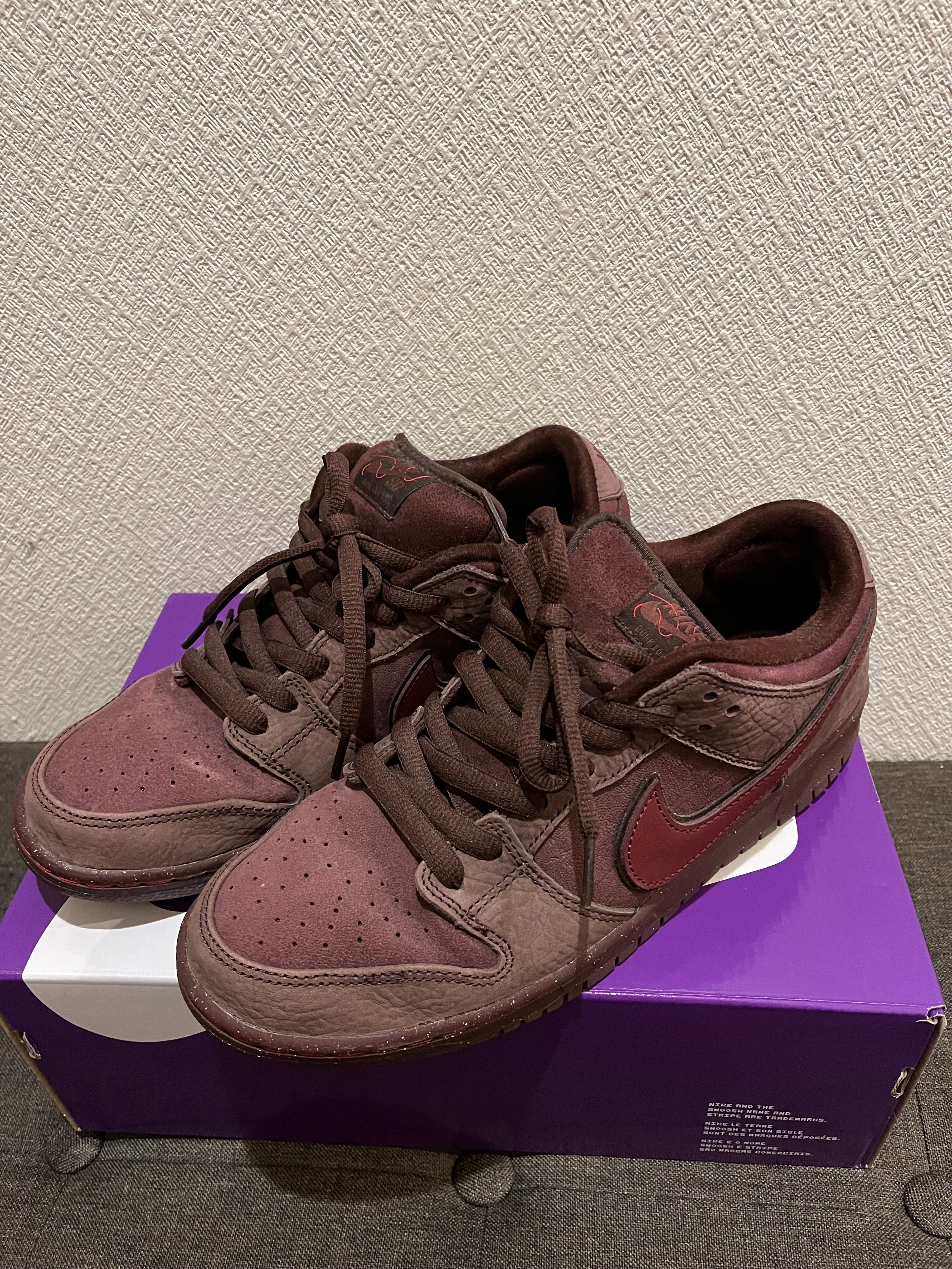 ナイキ SB ダンク ロー PRM シティ オブ ラブ "バーガンディ"