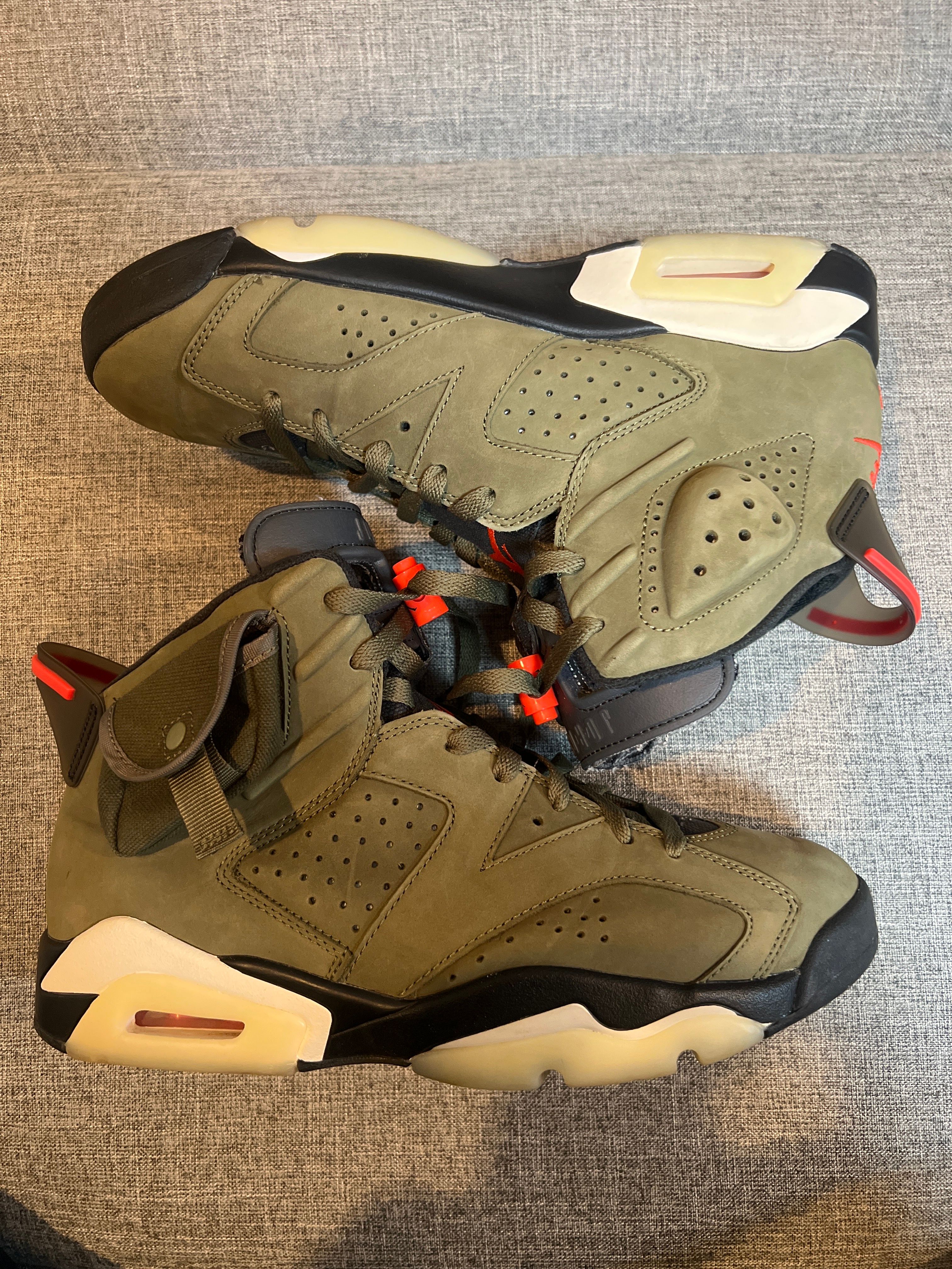 Travis Scott × Nike Air Jordan 6 Retro "Medium Olive"