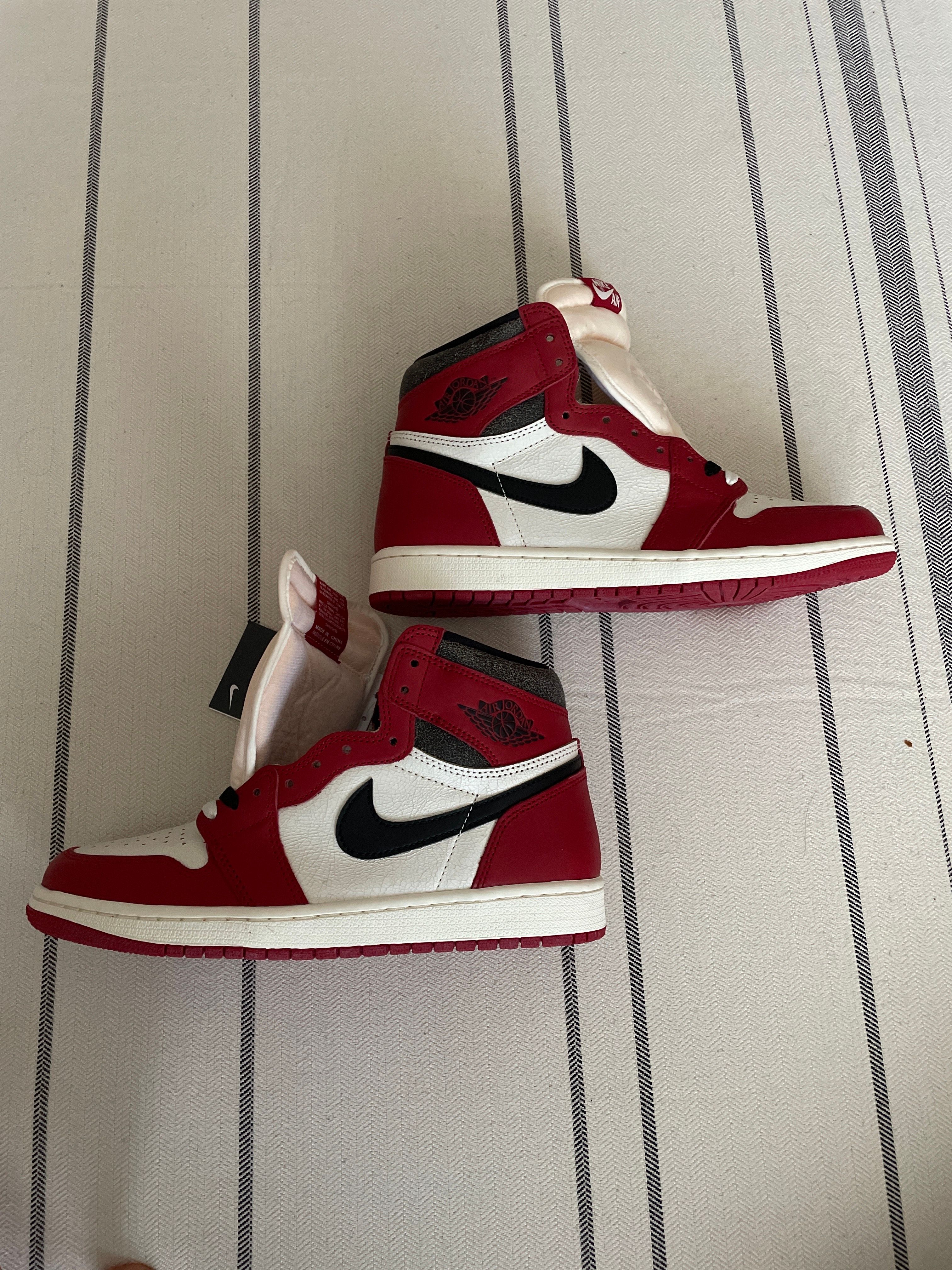 Nike Air Jordan 1 High OG "Lost & Found/Chicago"