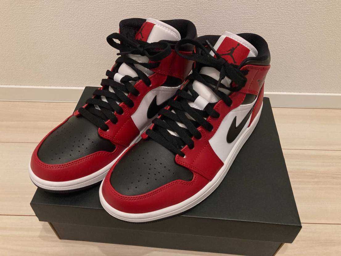 Nike Air Jordan 1 Mid "Chicago Black Toe"