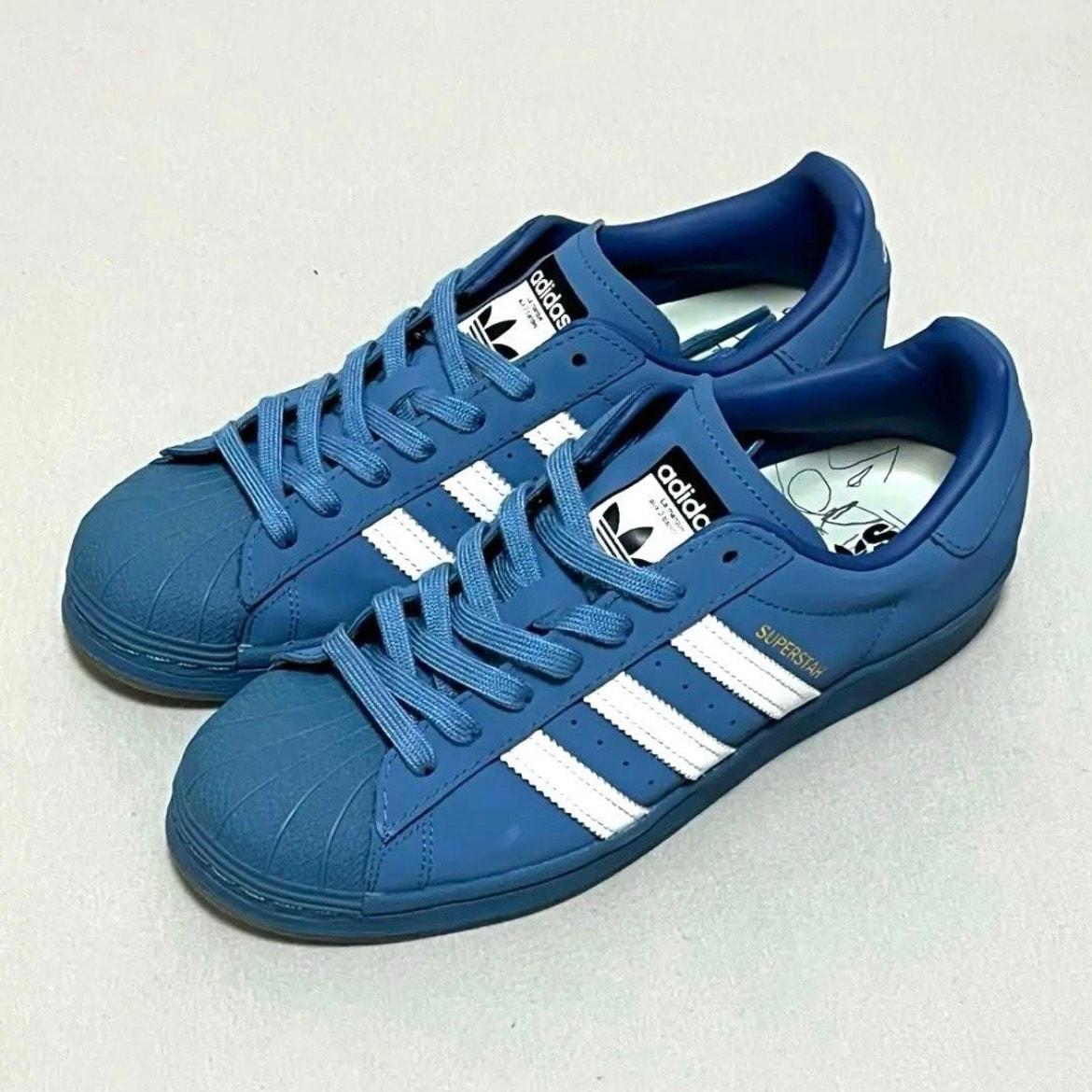 King Gnu Daiki Tsuneta × atmos × adidas Superstar "Blue"