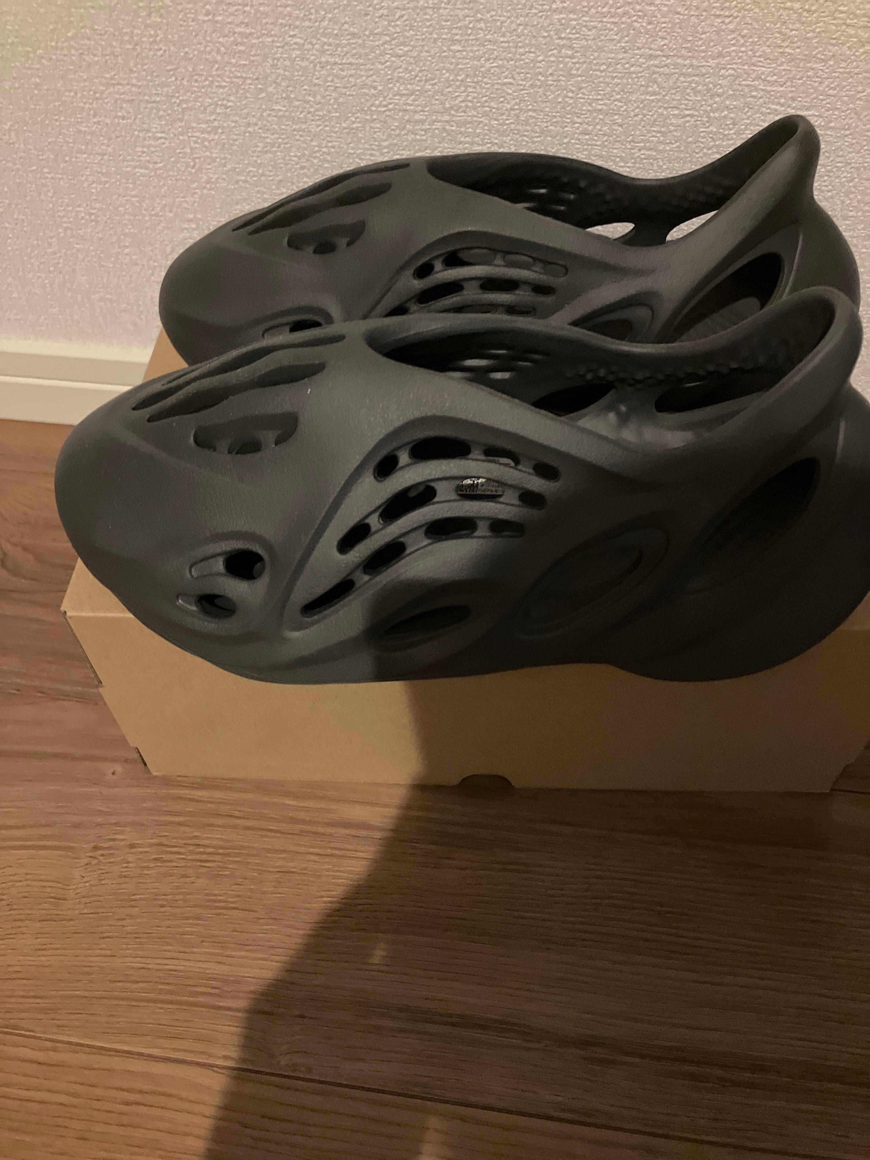 adidas YEEZY Foam Runner "Carbon"