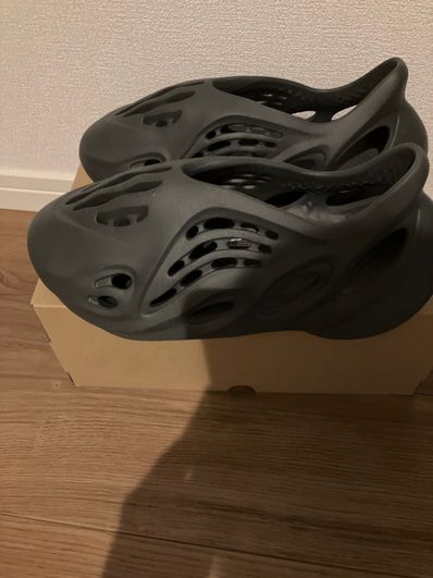 adidas YEEZY Foam Runner "Carbon"